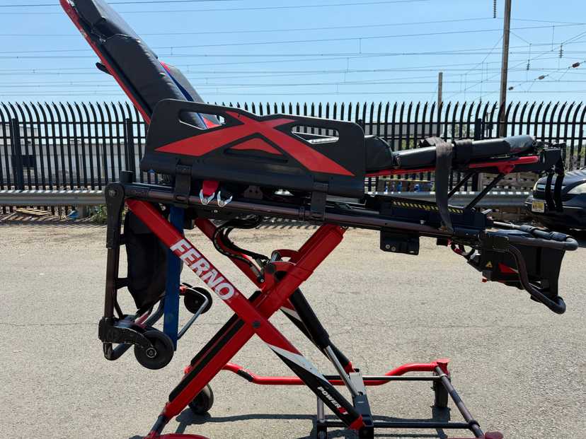 Ferno Power X1 Powered Ambulance Stretcher — photo 4