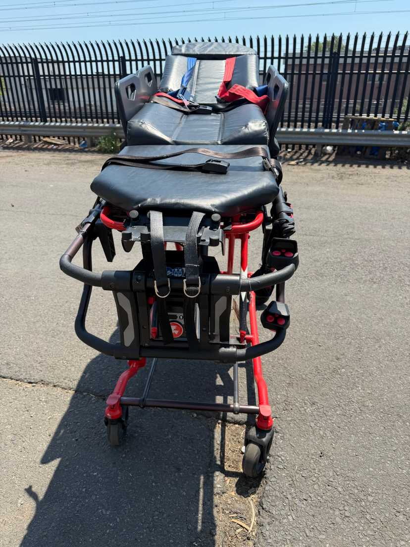 Ferno Power X1 Powered Ambulance Stretcher — photo 2