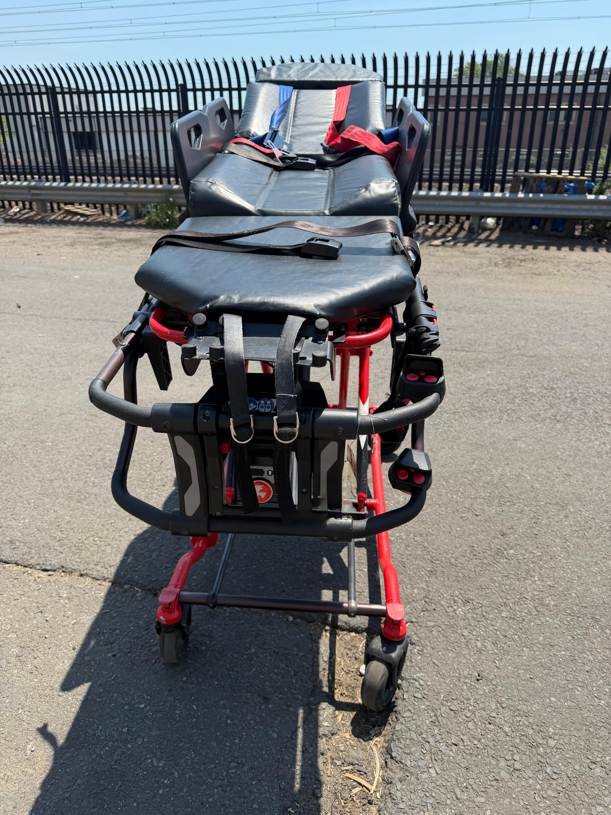 Ferno Power X1 Powered Ambulance Stretcher - image 2