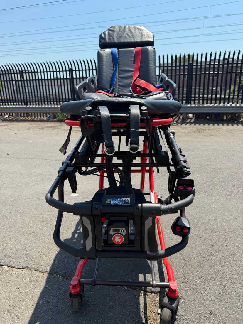 Ferno Power X1 Powered Ambulance Stretcher — photo 3