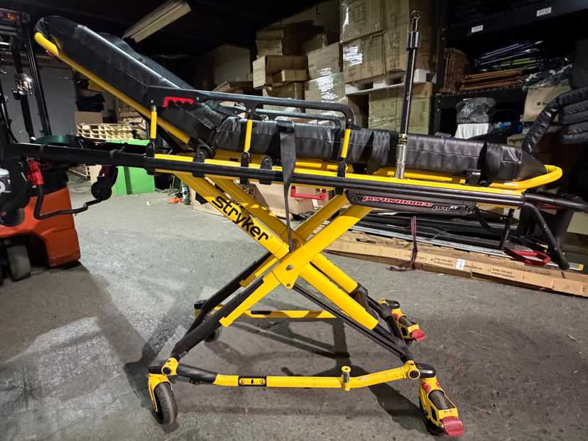 Stryker Performance-PRO XT Stretcher (Model 6086) — photo 3