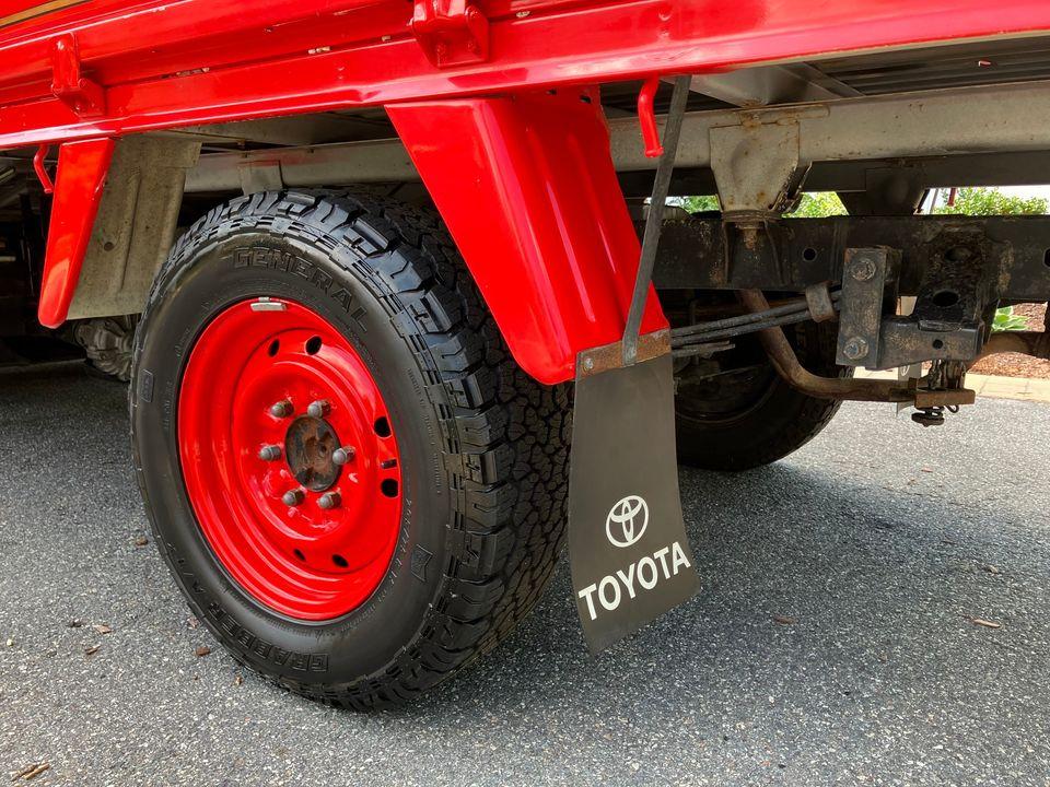 1996 Toyota Dyna - image 11