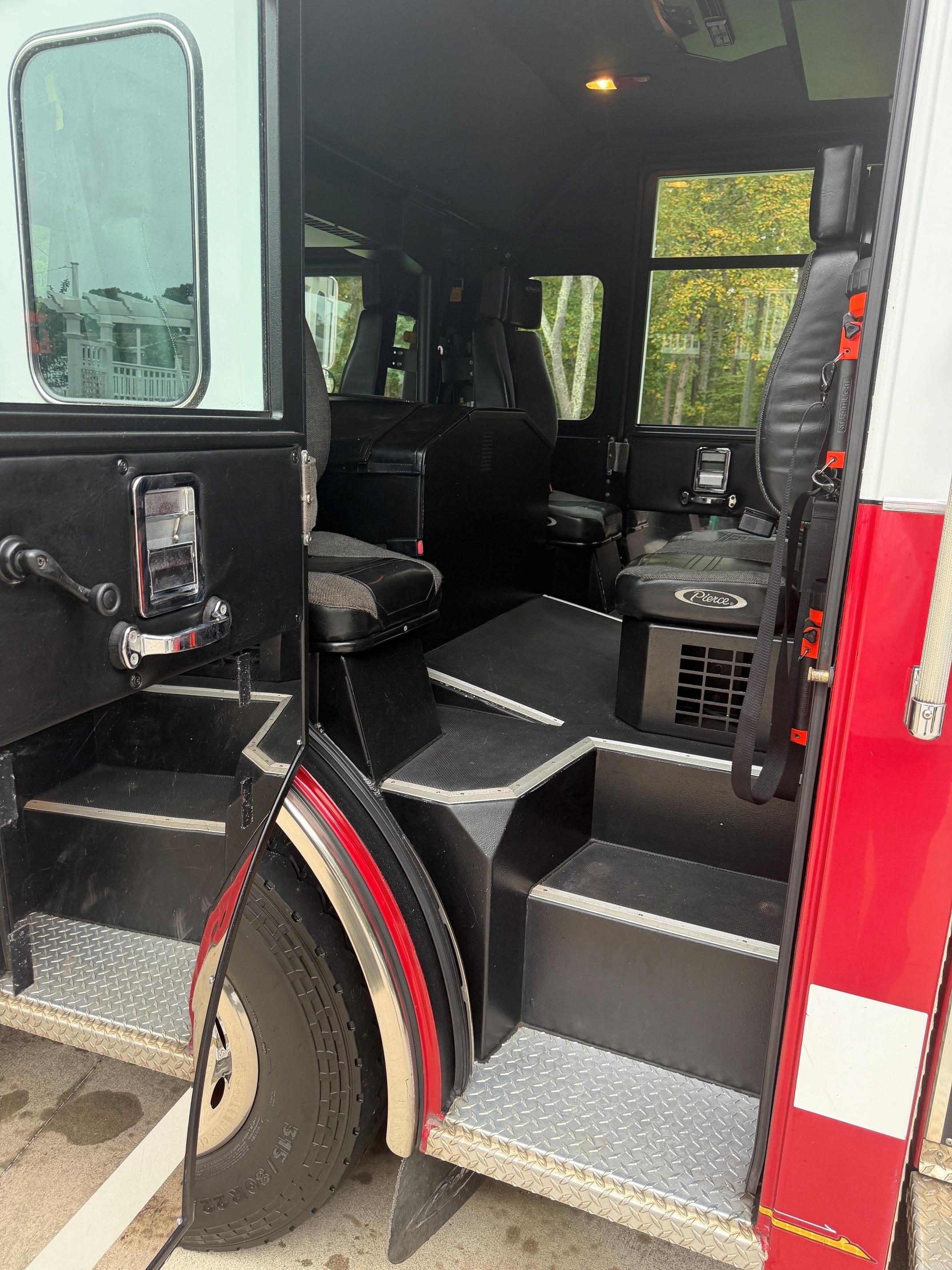 2003 Pierce Saber Pumper - image 11