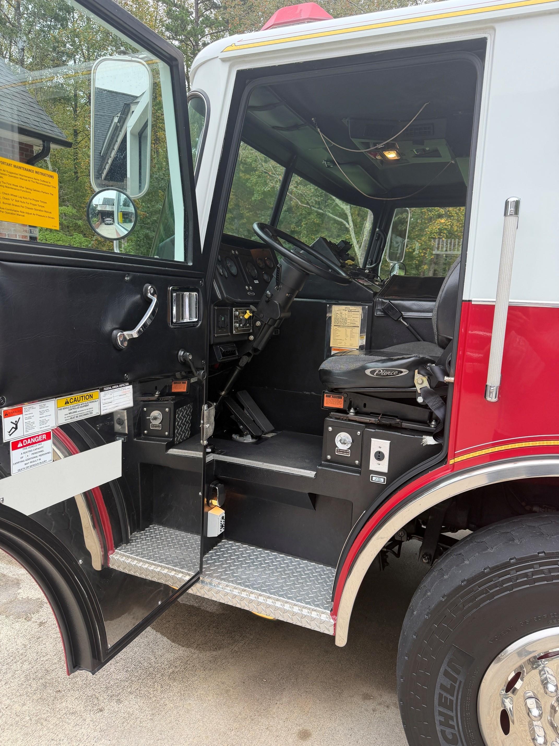 2003 Pierce Saber Pumper - image 10