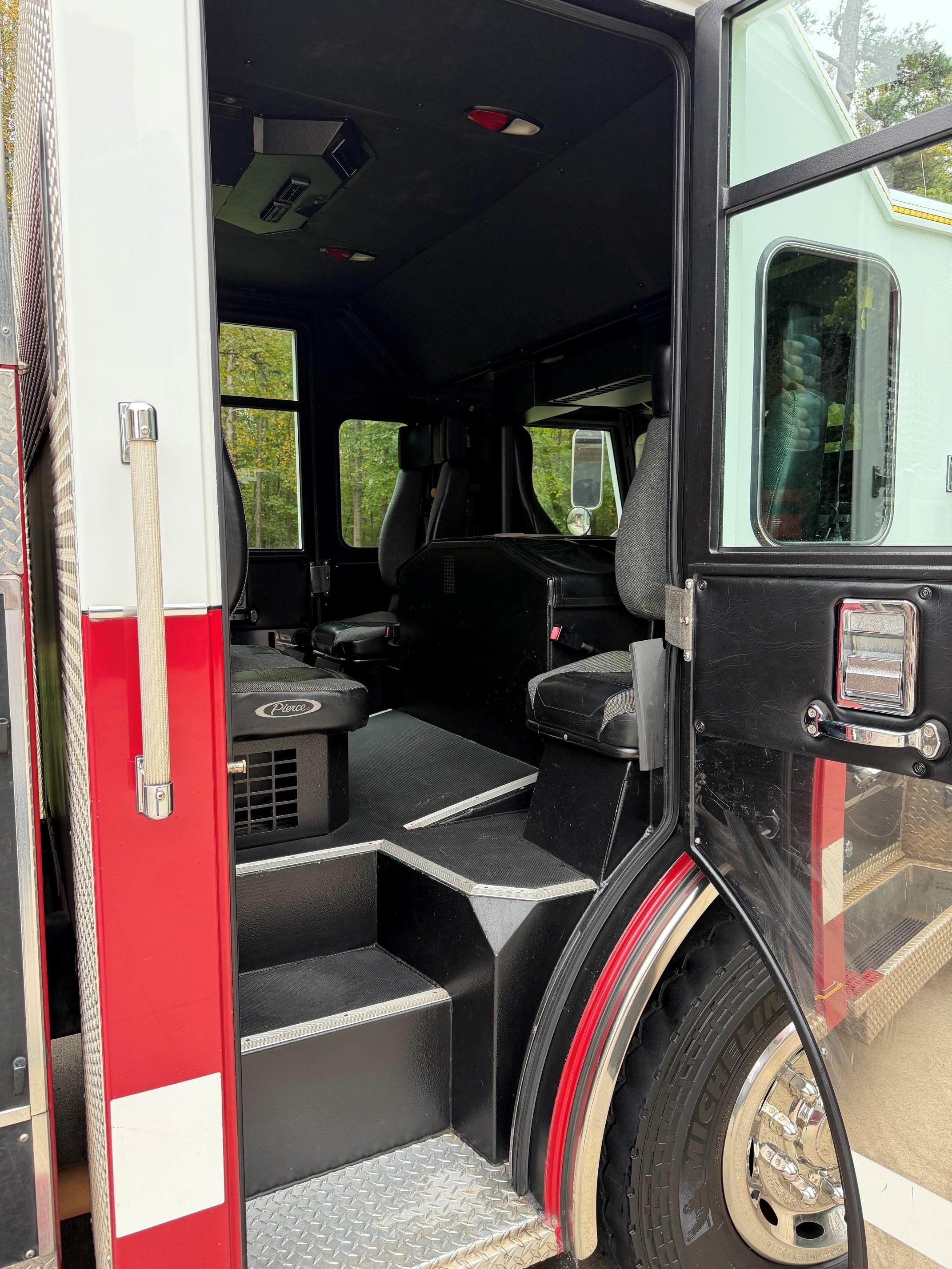 2003 Pierce Saber Pumper - image 13