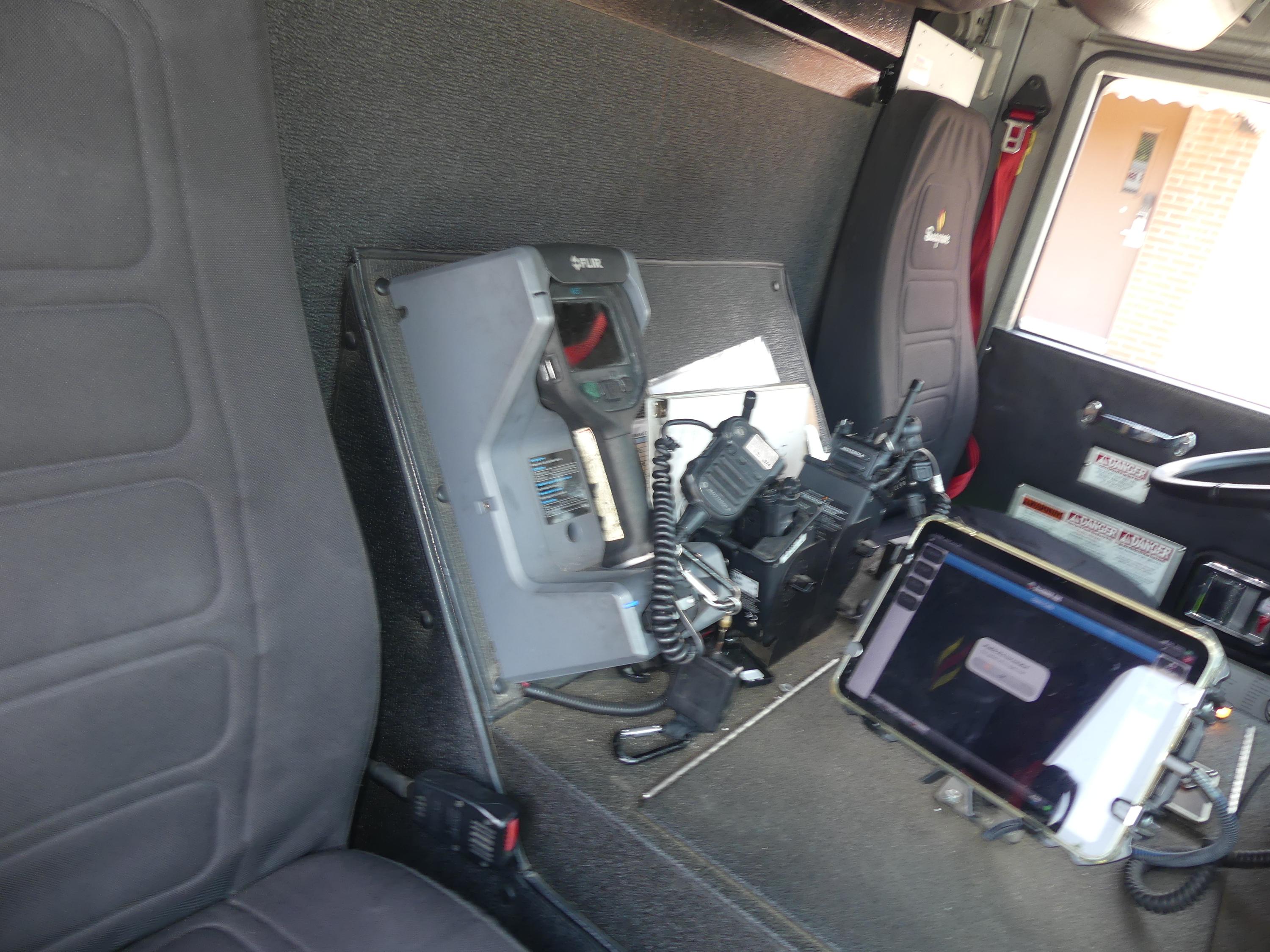 2008 Seagrave Low Profile 100' Aerial - image 38