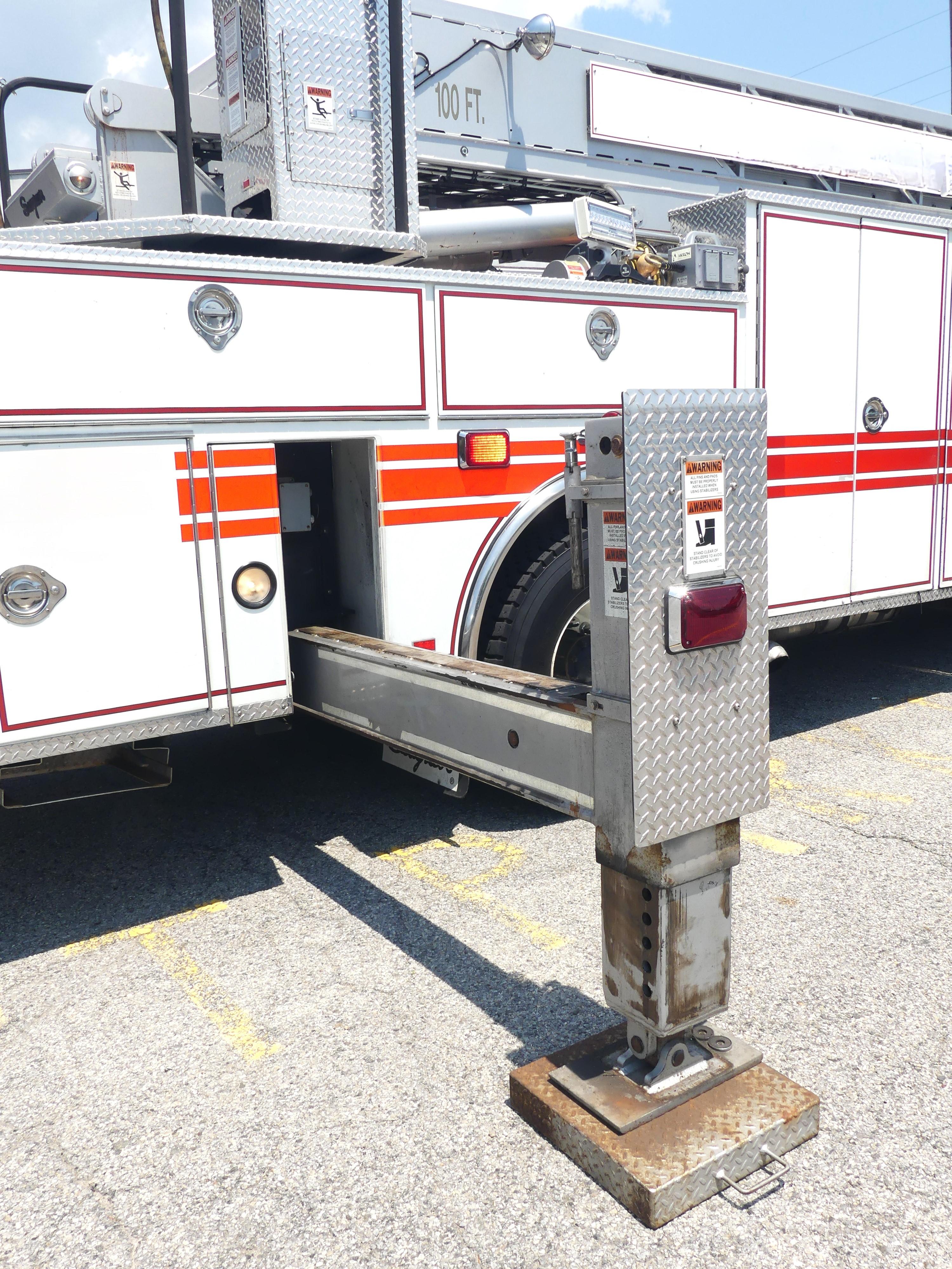 2008 Seagrave Low Profile 100' Aerial - image 35