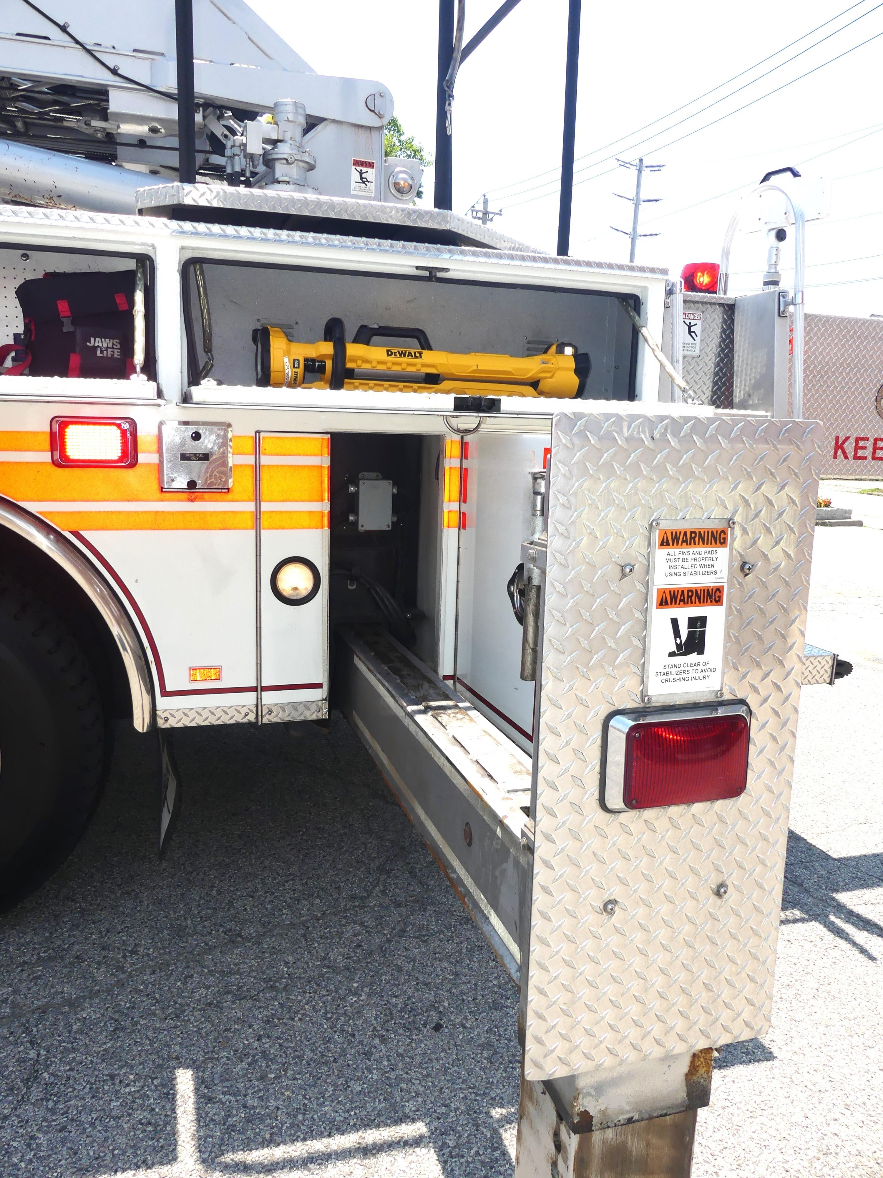 2008 Seagrave Low Profile 100' Aerial - image 26