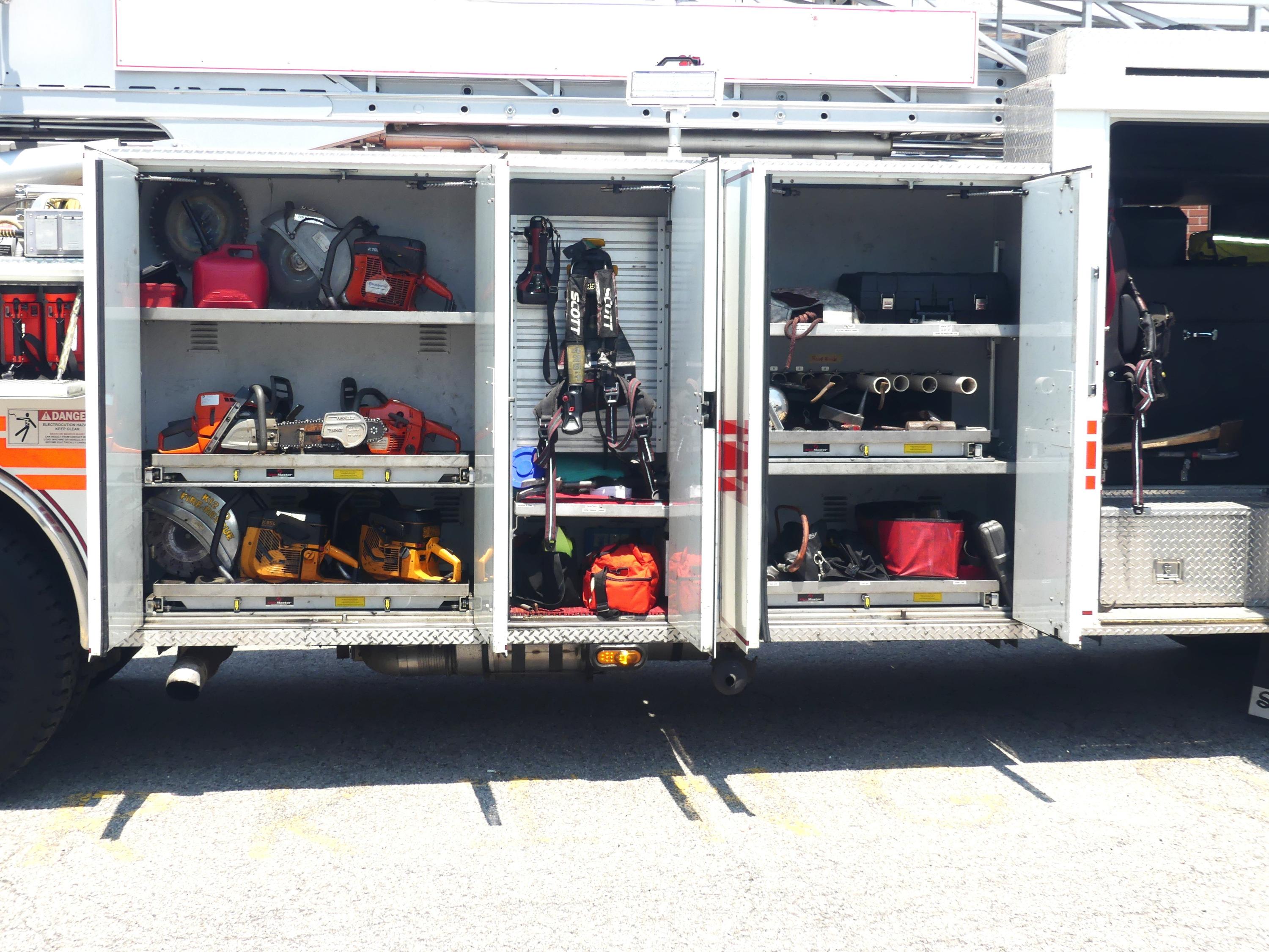 2008 Seagrave Low Profile 100' Aerial - image 18