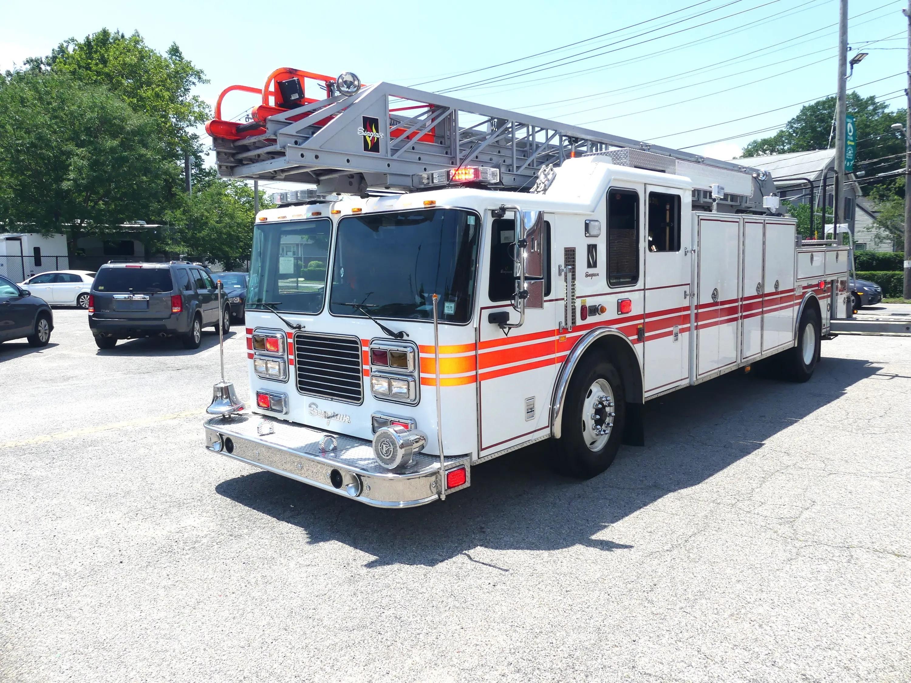 2008 Seagrave Low Profile 100' Aerial - image 6