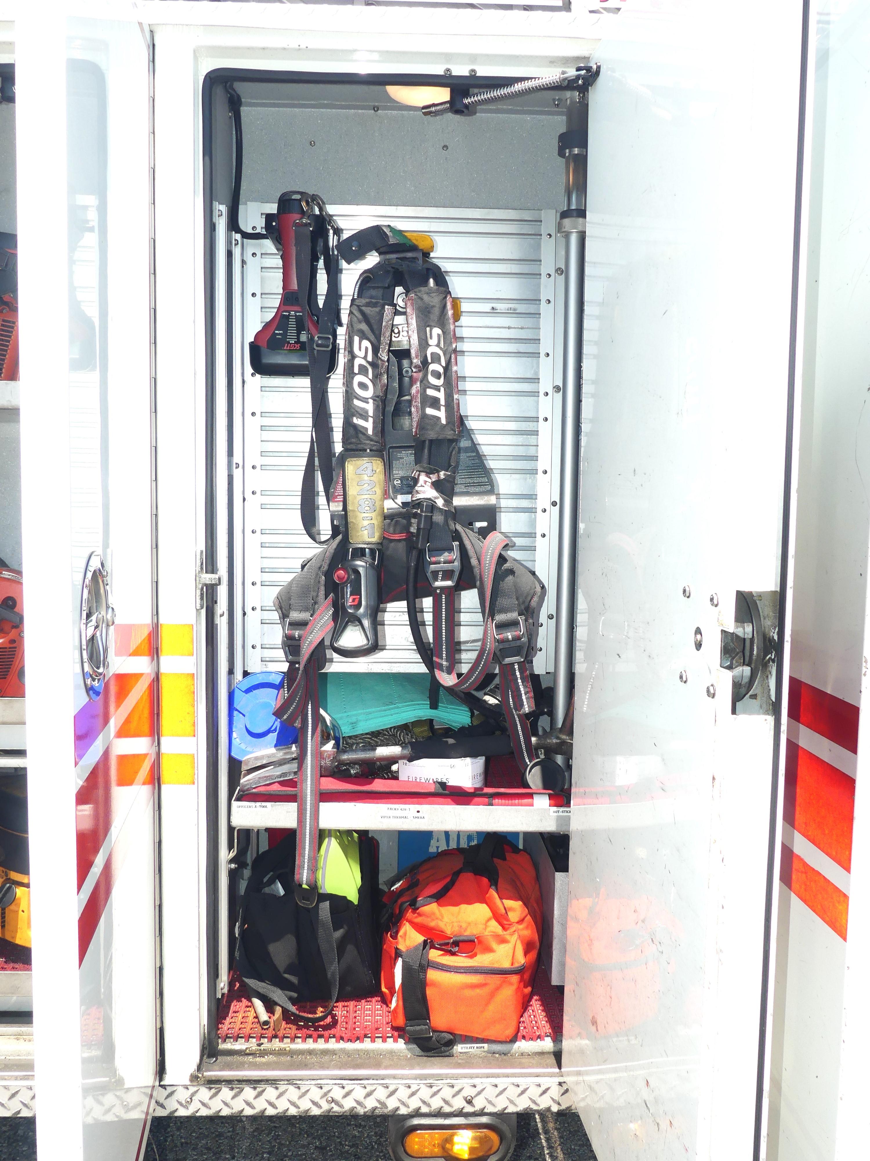 2008 Seagrave Low Profile 100' Aerial - image 21