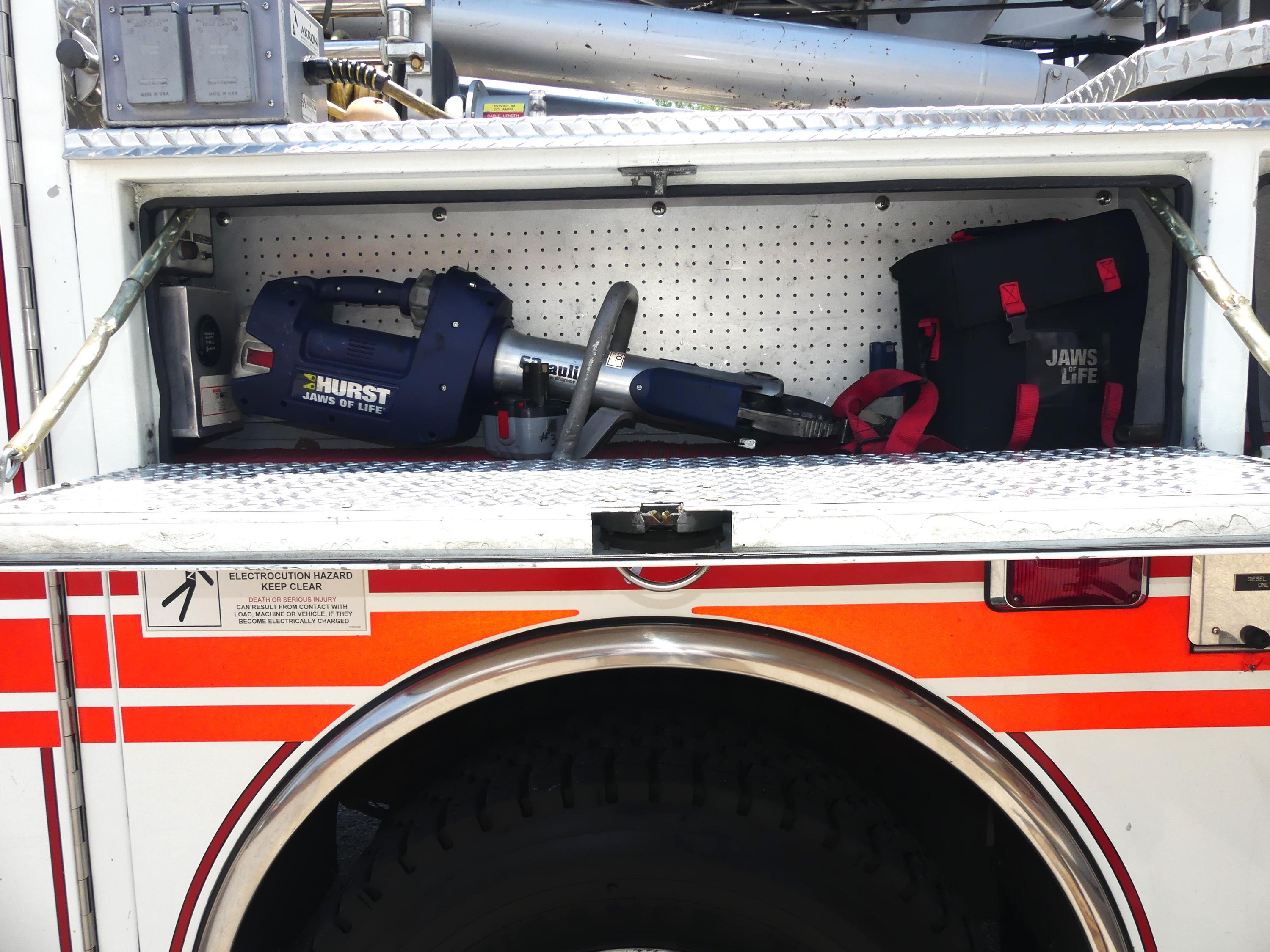 2008 Seagrave Low Profile 100' Aerial - image 28