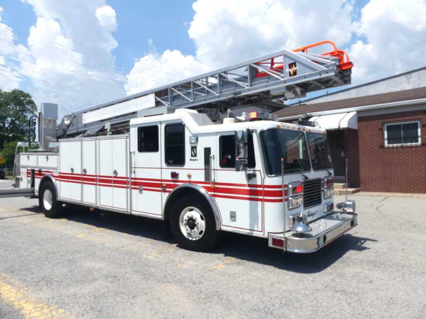2008 Seagrave Low Profile 100' Aerial