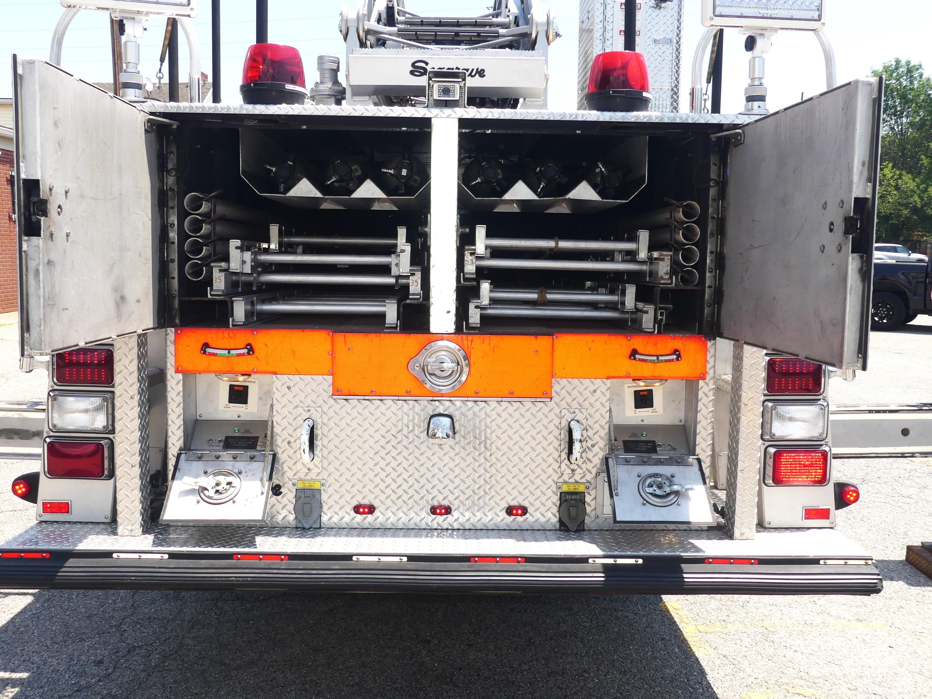 2008 Seagrave Low Profile 100' Aerial - image 32