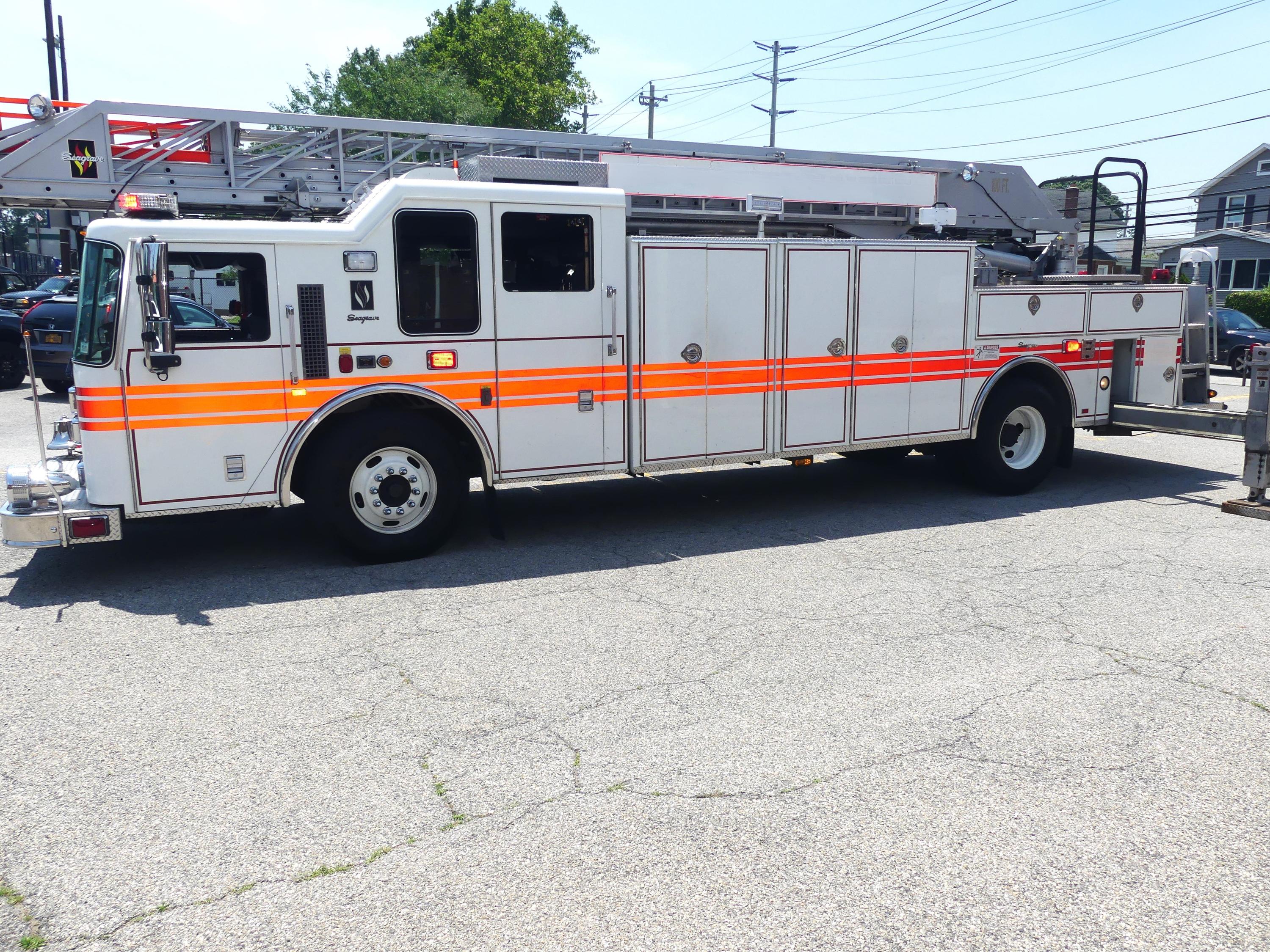 2008 Seagrave Low Profile 100' Aerial - image 8