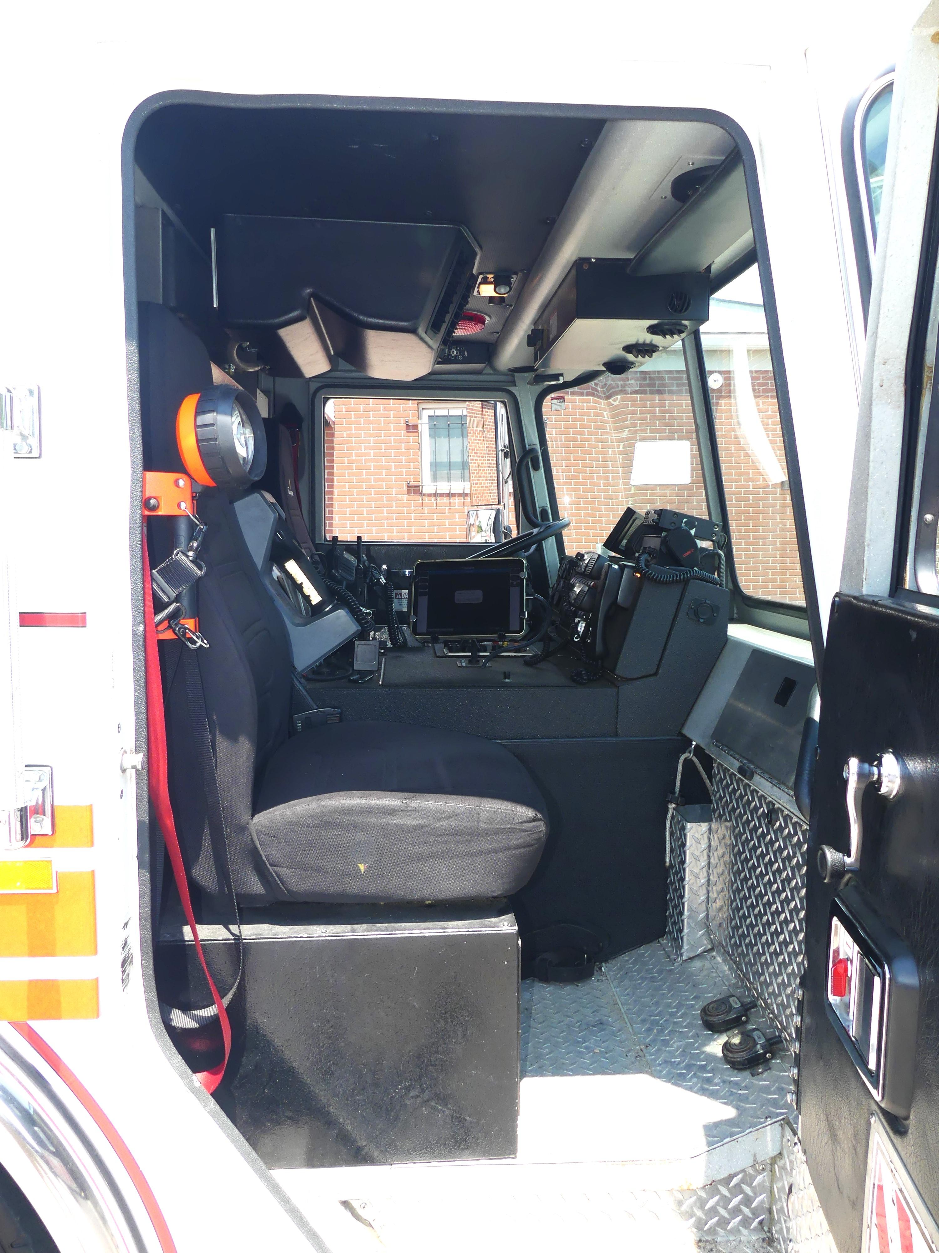 2008 Seagrave Low Profile 100' Aerial - image 36