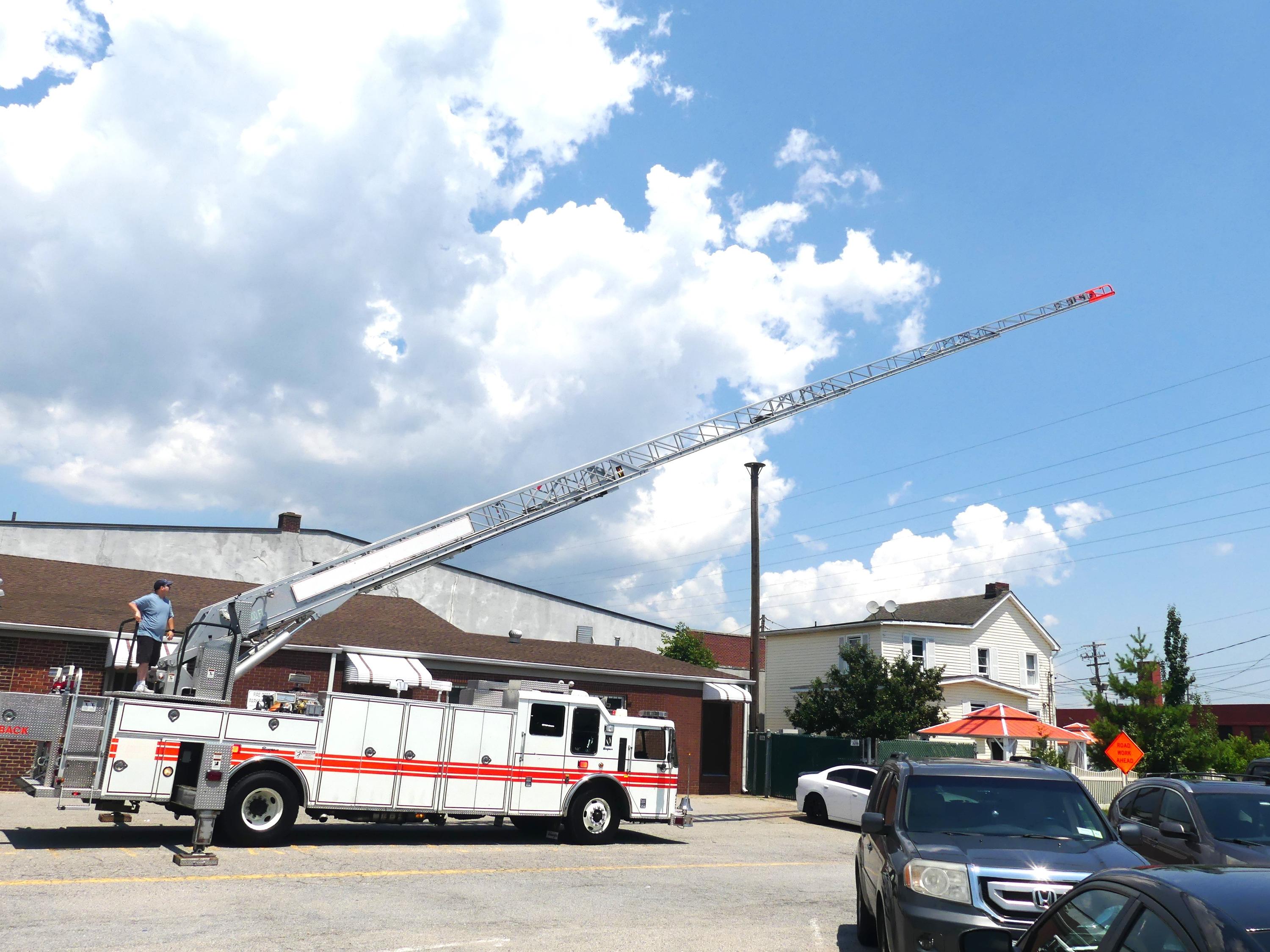 2008 Seagrave Low Profile 100' Aerial - image 42