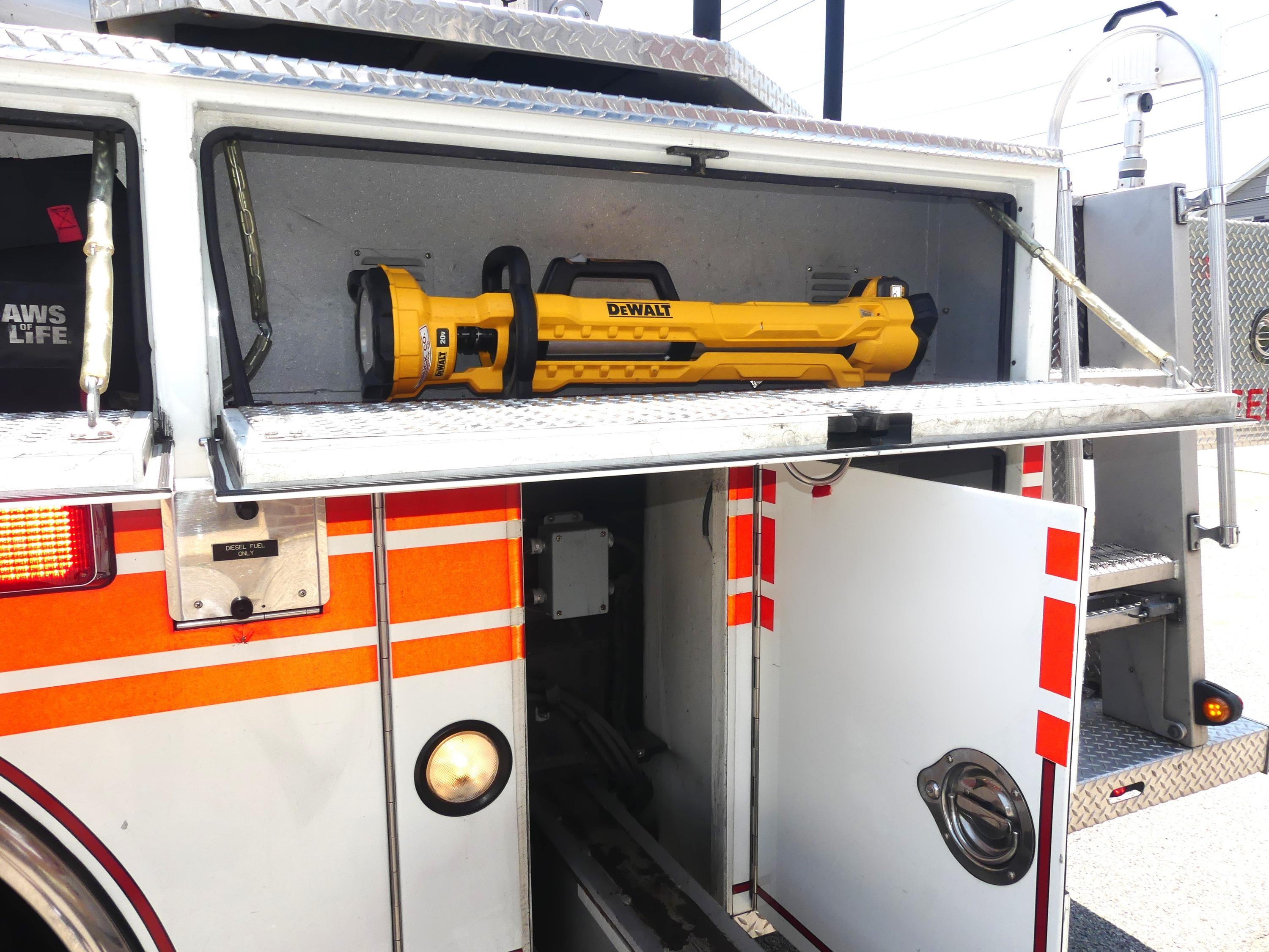 2008 Seagrave Low Profile 100' Aerial - image 29