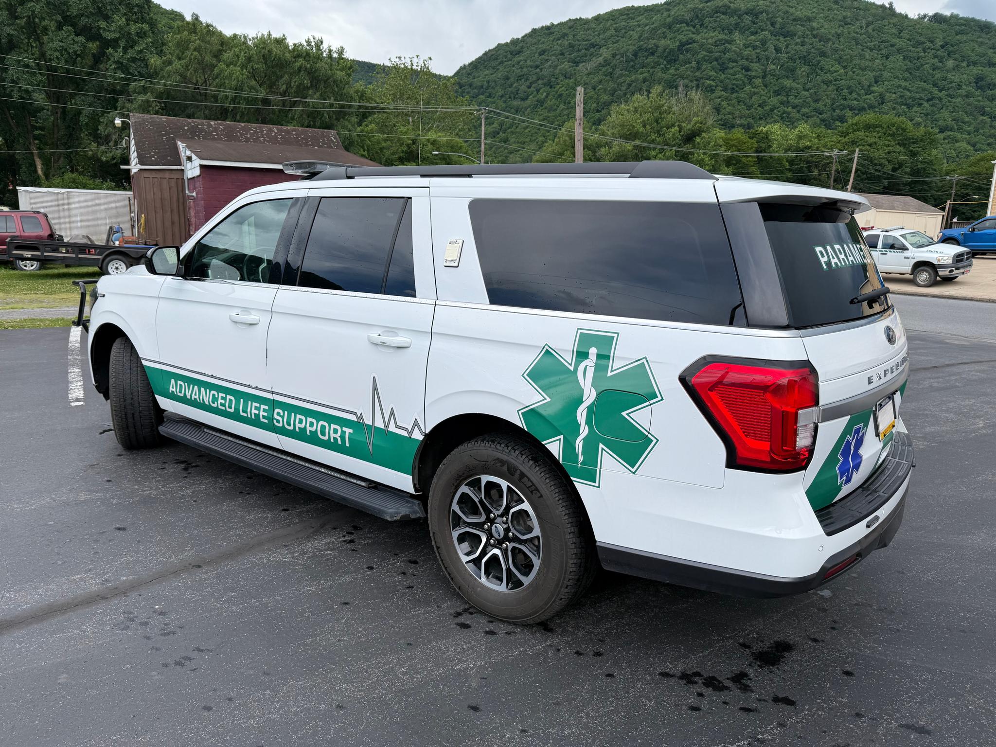 2023 Ford Expedition 4x4 Paramedic Unit - image 2
