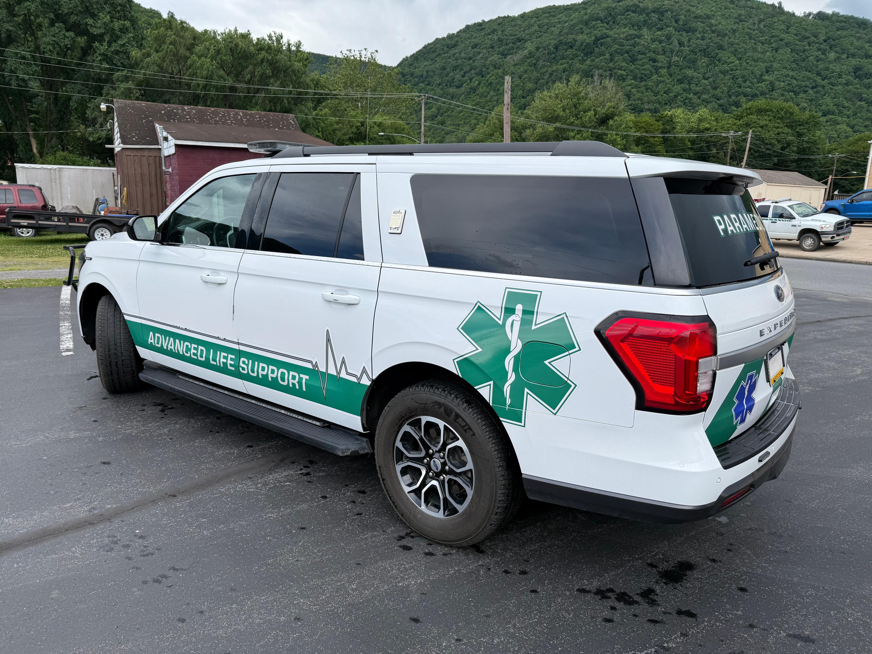 2023 Ford Expedition 4x4 Paramedic Unit - image 2