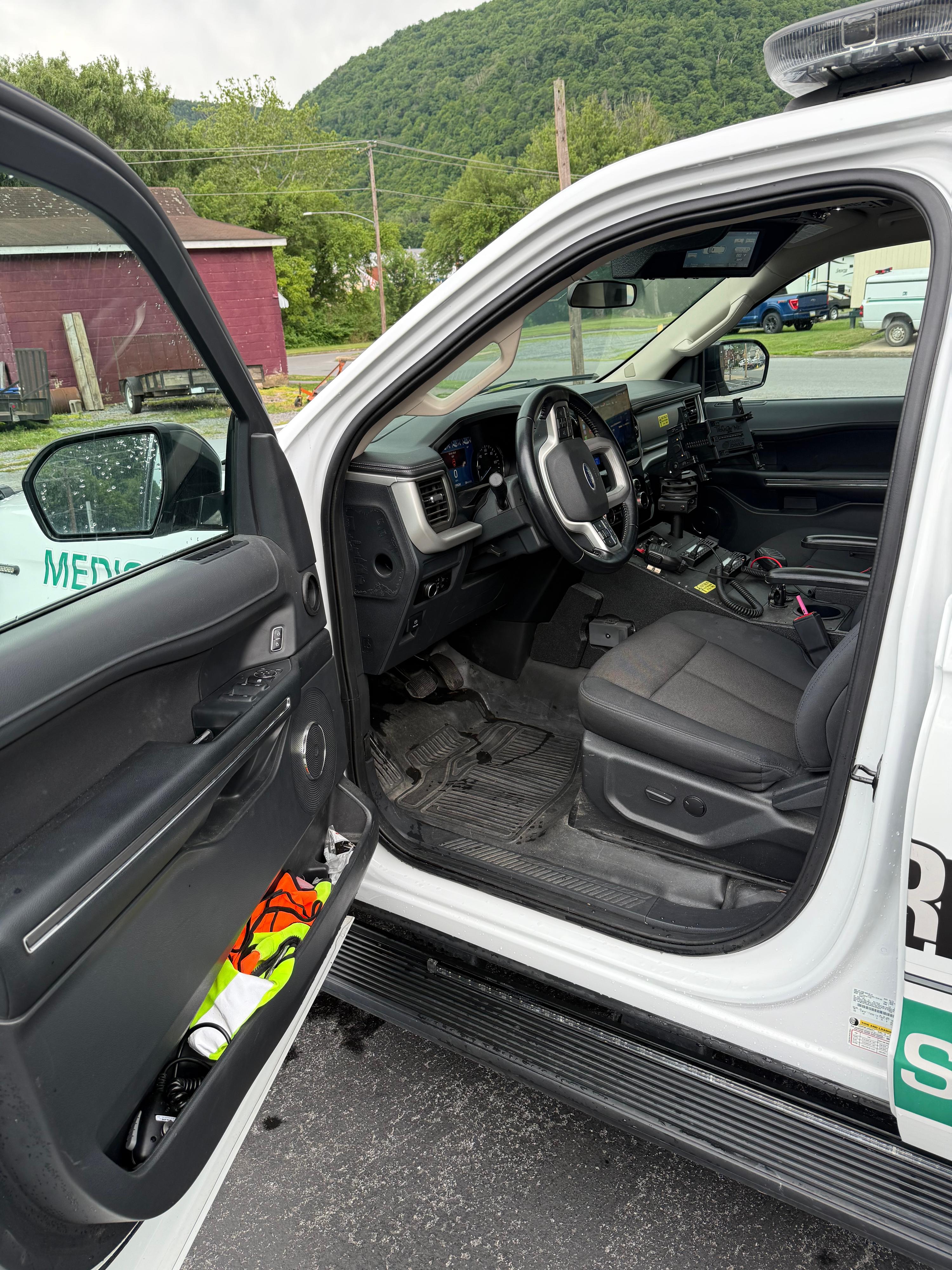 2023 Ford Expedition 4x4 Paramedic Unit - image 10