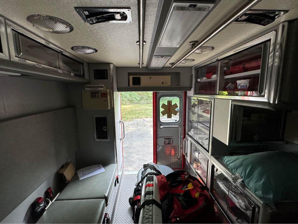 2009 LifeLine Chevrolet Type I Ambulance - image 17
