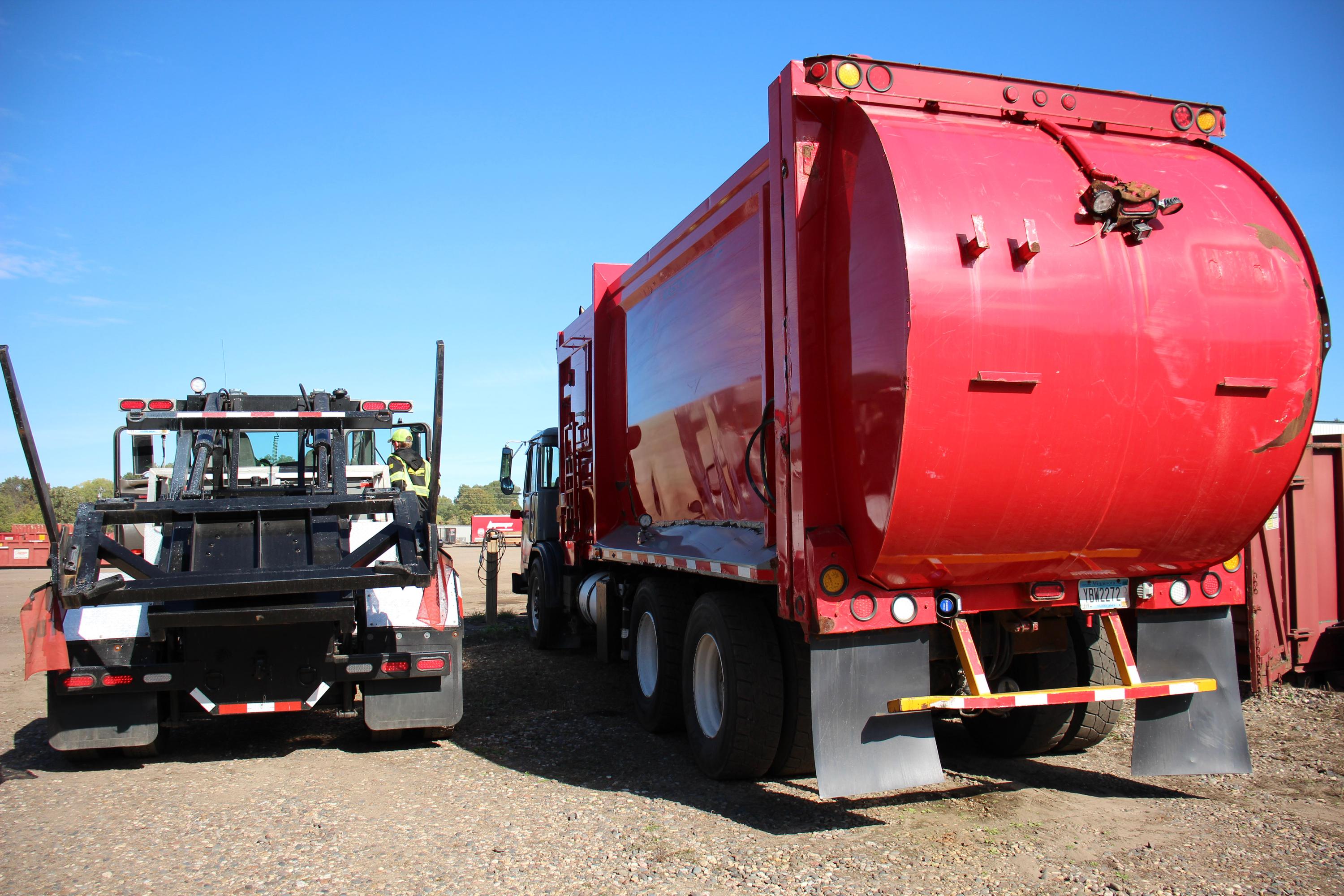 2010 Autocar McNeilus Automated Side Loader - image 6