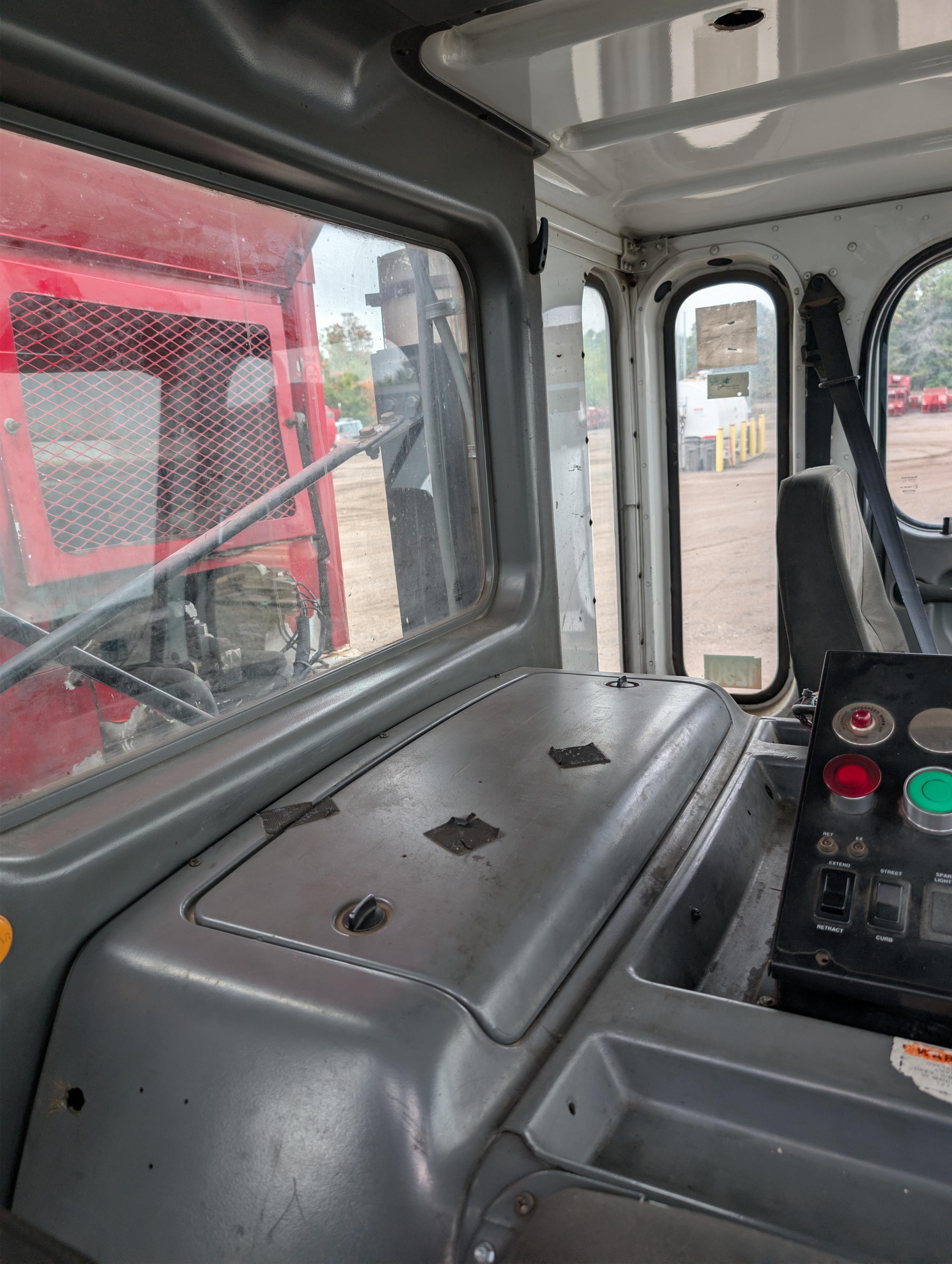 2008 McNeilus Automated Side Loader - image 13