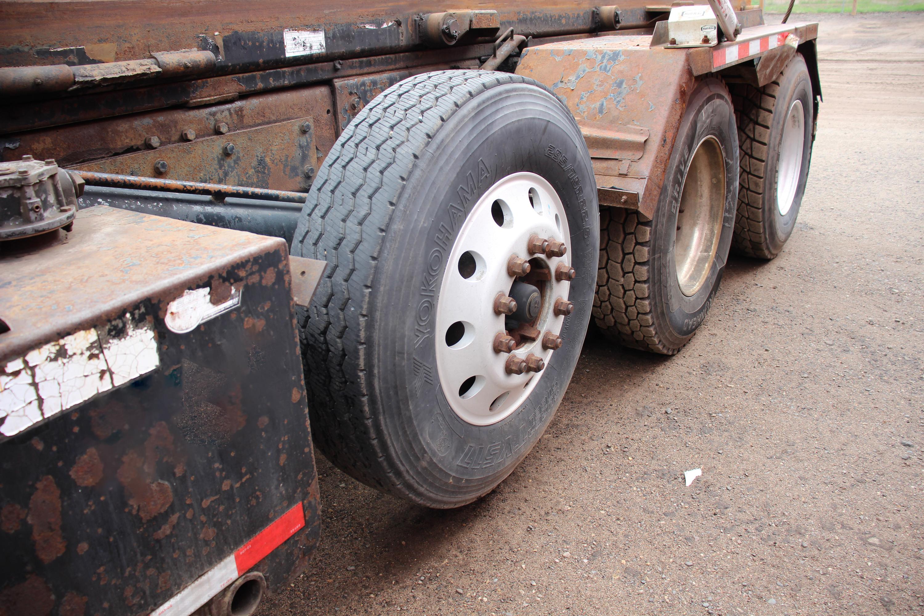 2006 Peterbilt Roll-Off - image 19