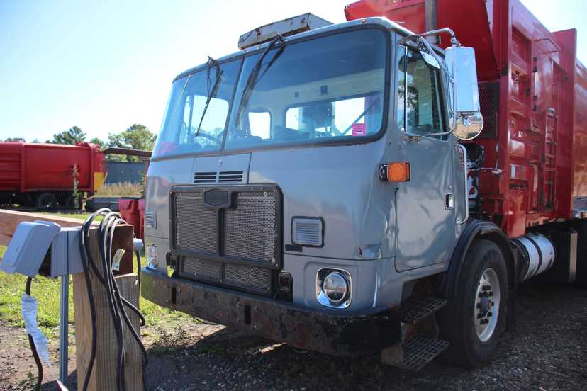2010 Autocar McNeilus Automated Side Loader
