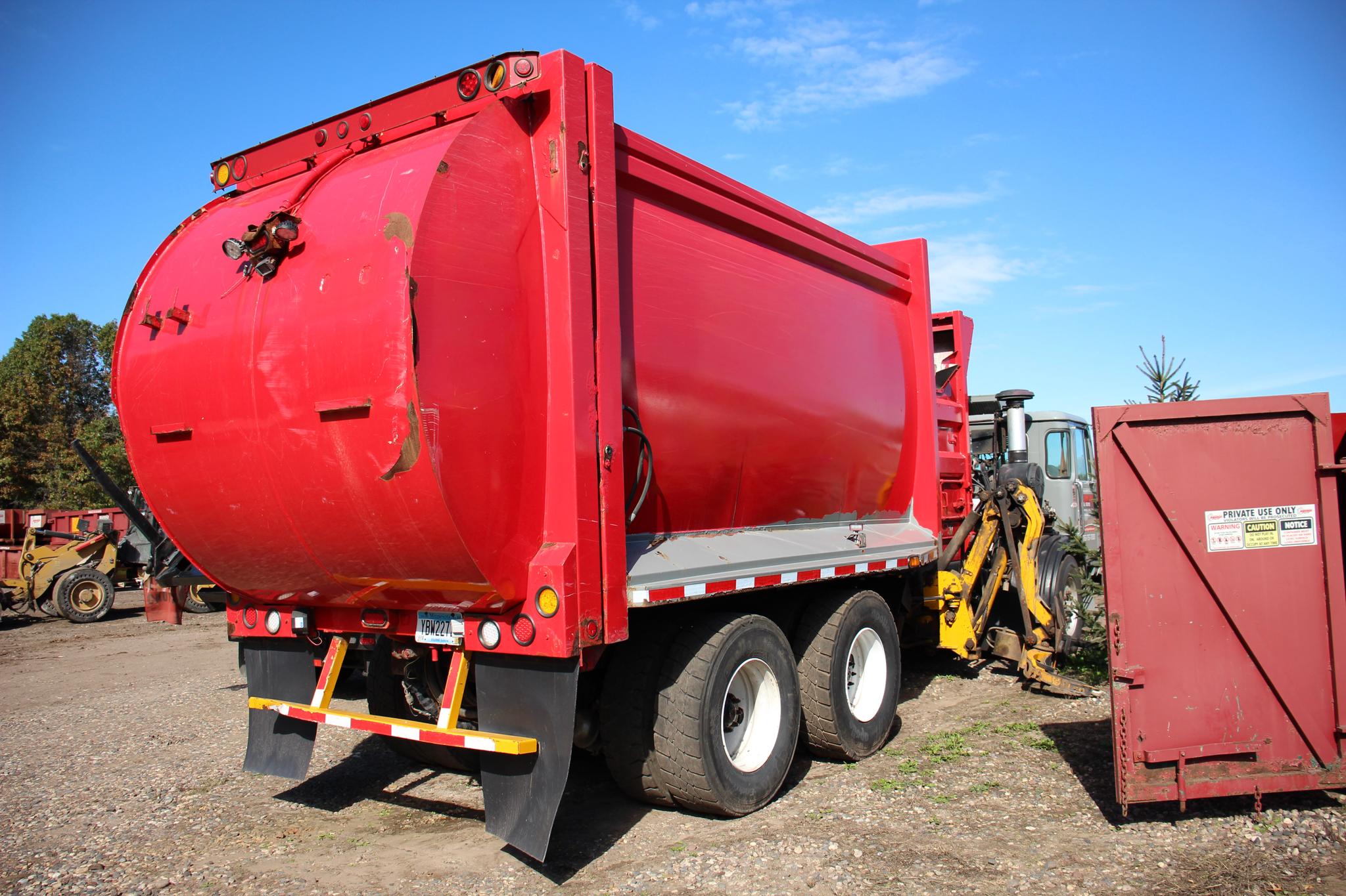 2010 Autocar McNeilus Automated Side Loader - image 5