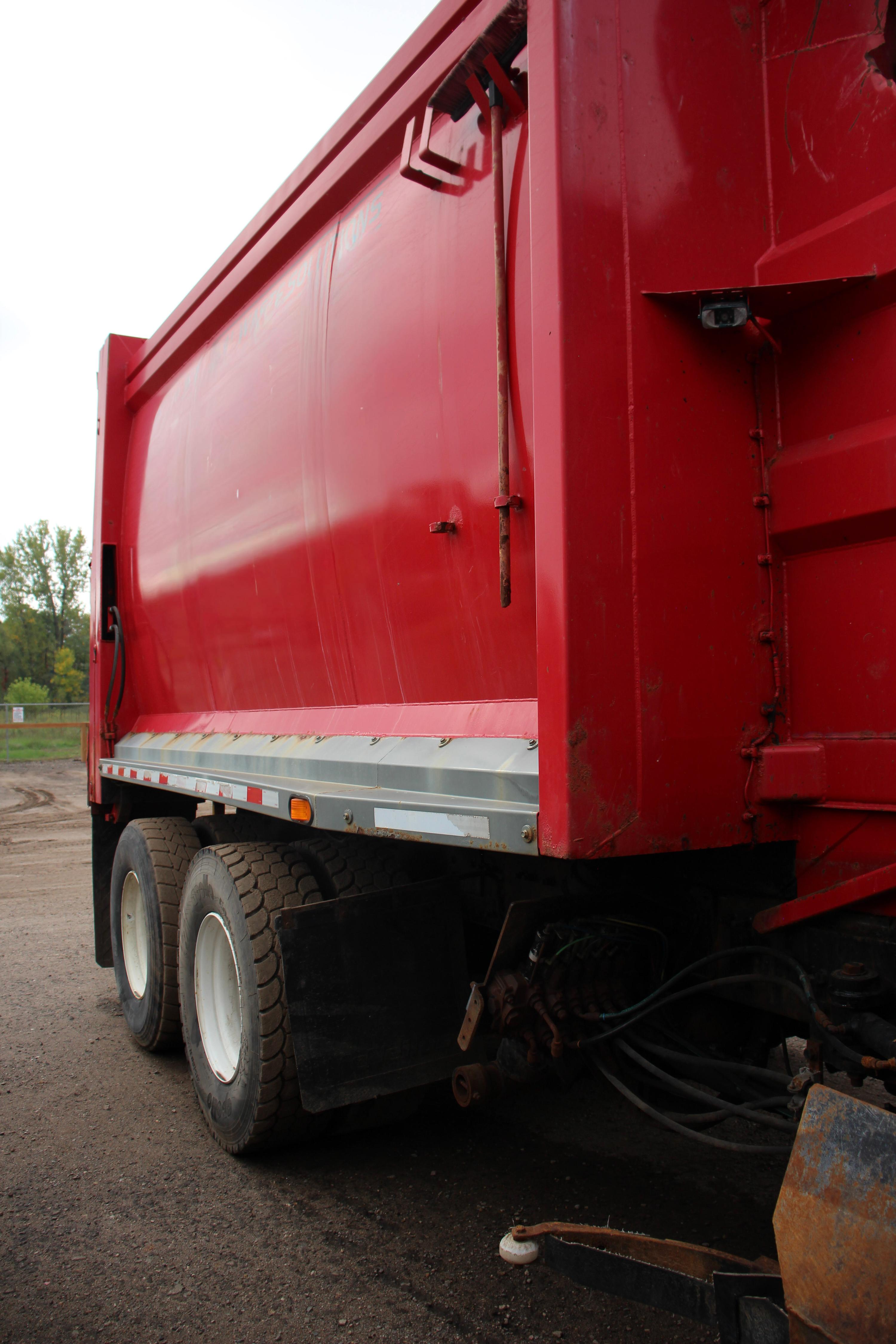 2008 McNeilus Automated Side Loader - image 6