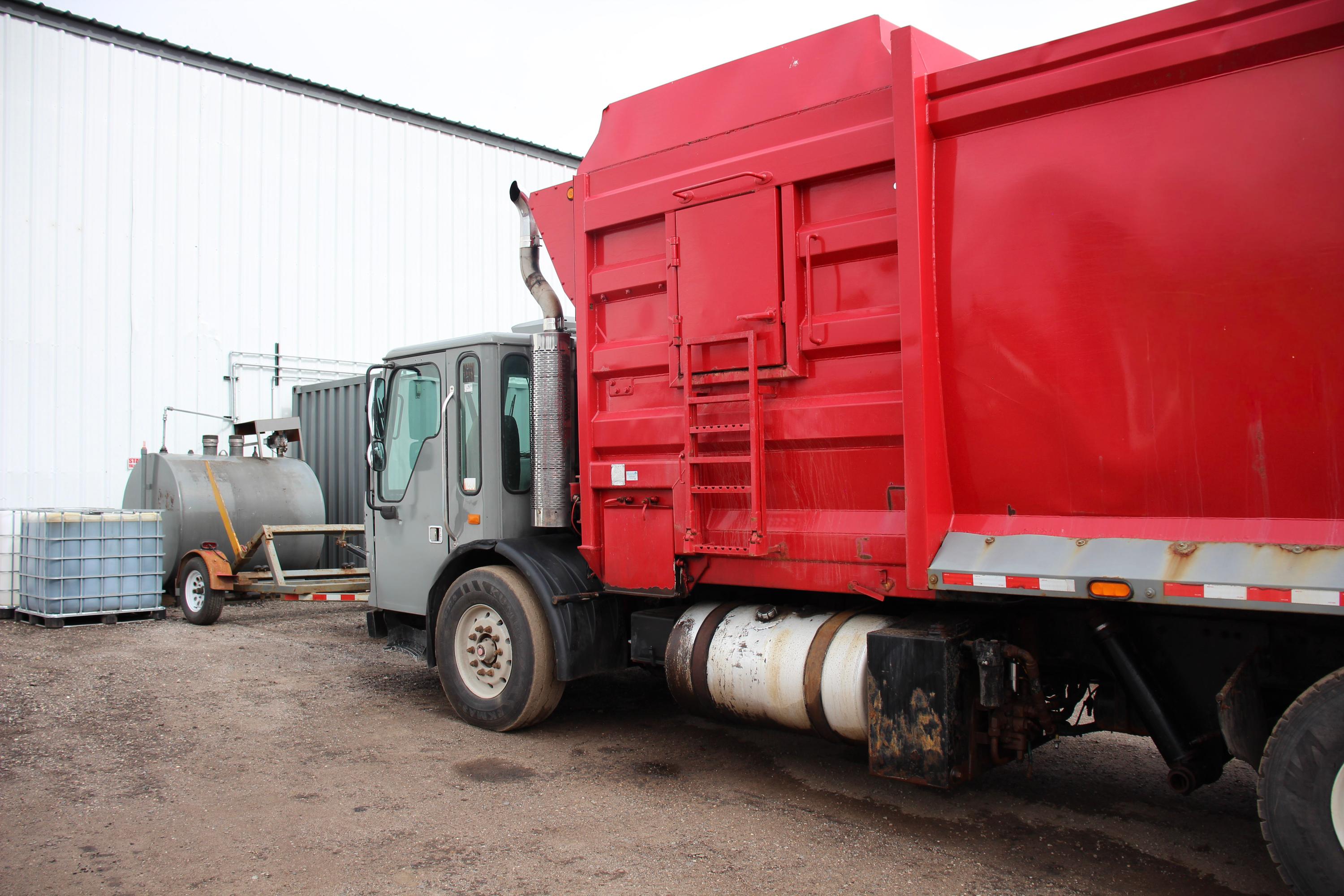 2008 McNeilus Automated Side Loader - image 4