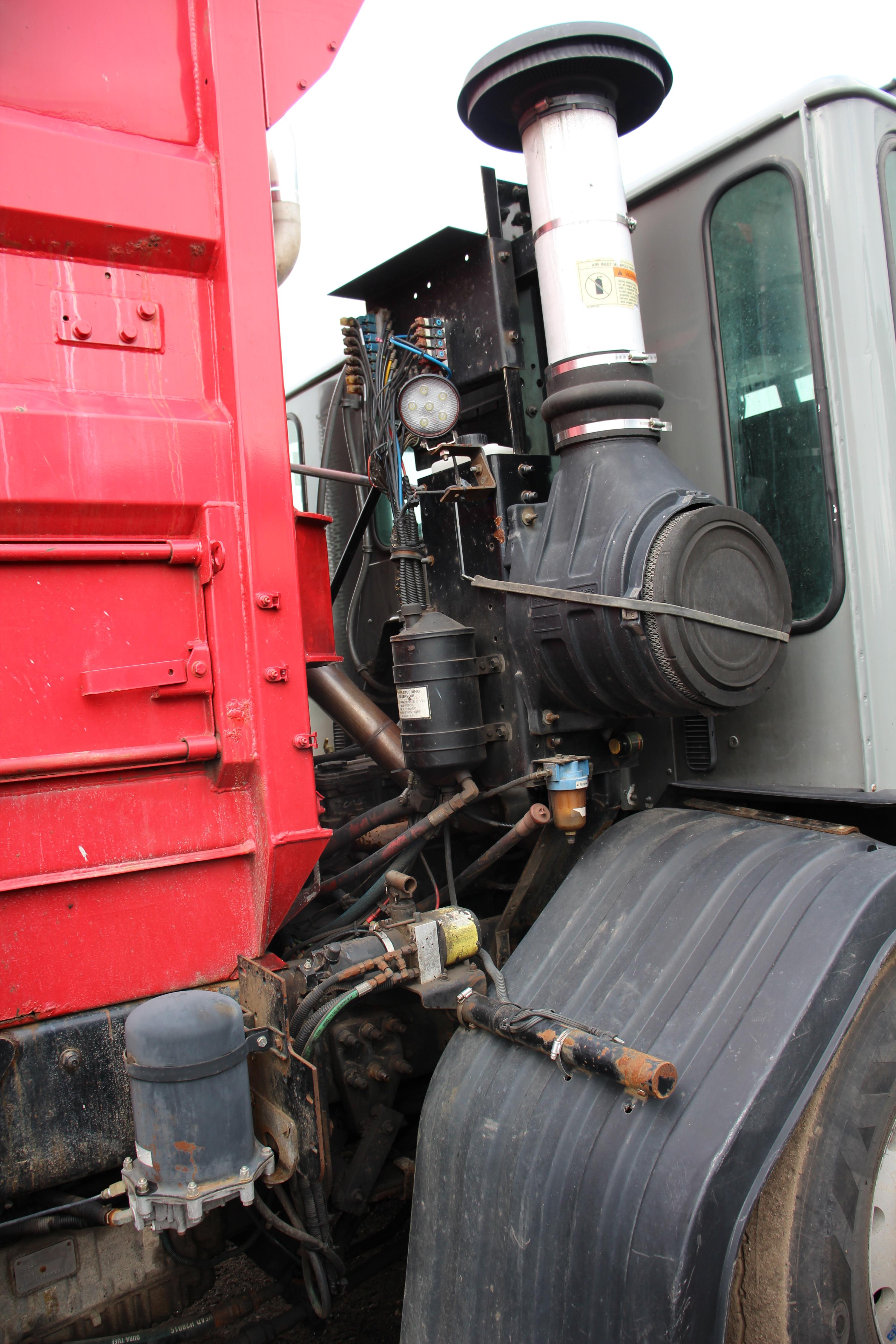 2008 McNeilus Automated Side Loader - image 15
