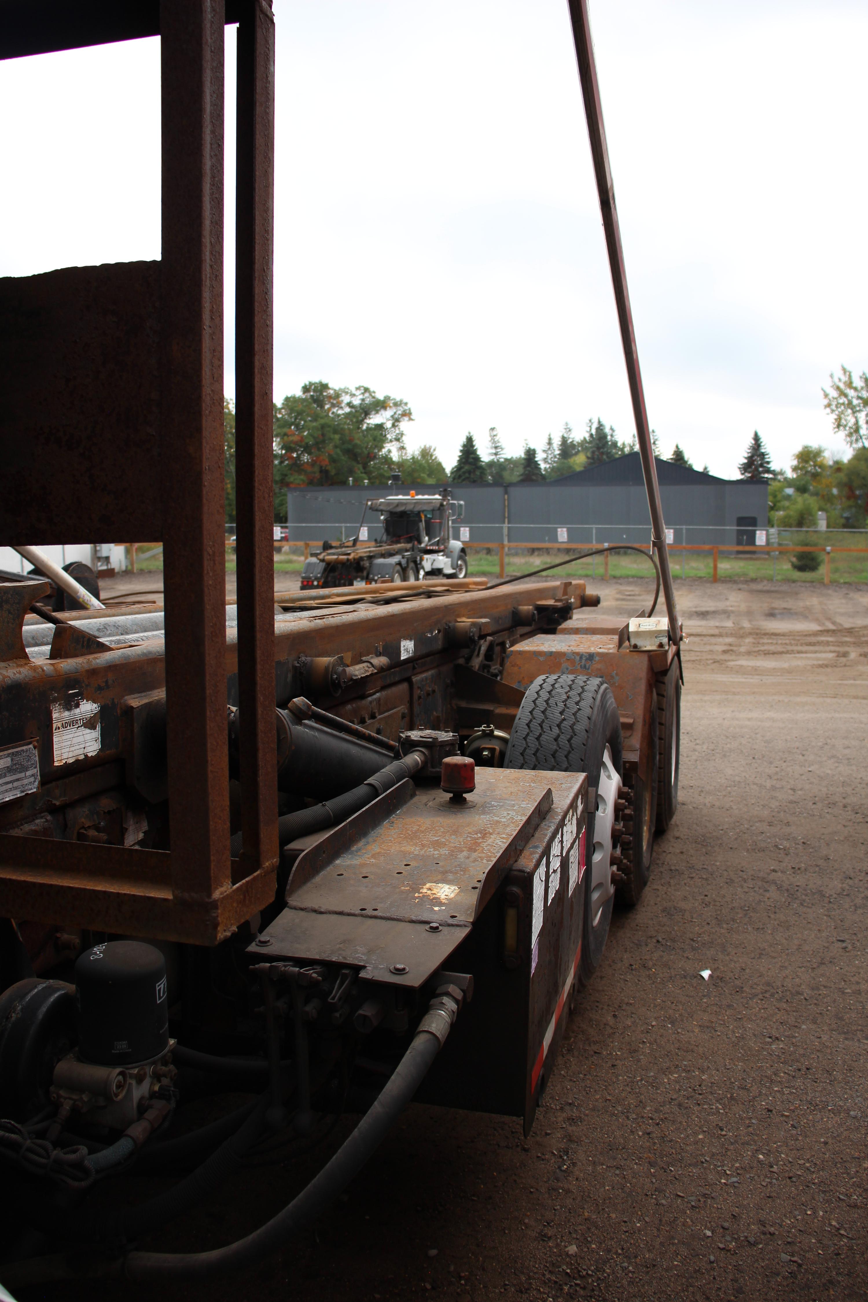 2006 Peterbilt Roll-Off - image 6