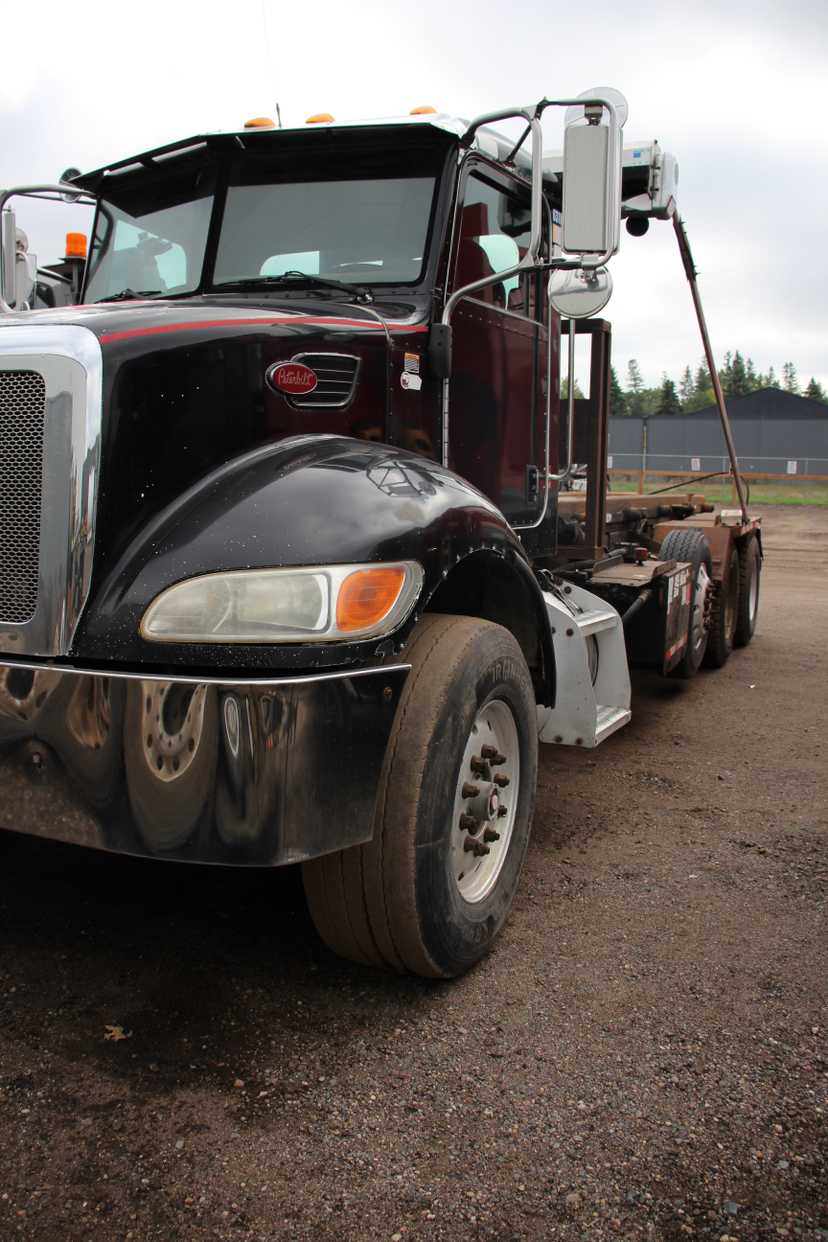 2006 Peterbilt Roll-Off