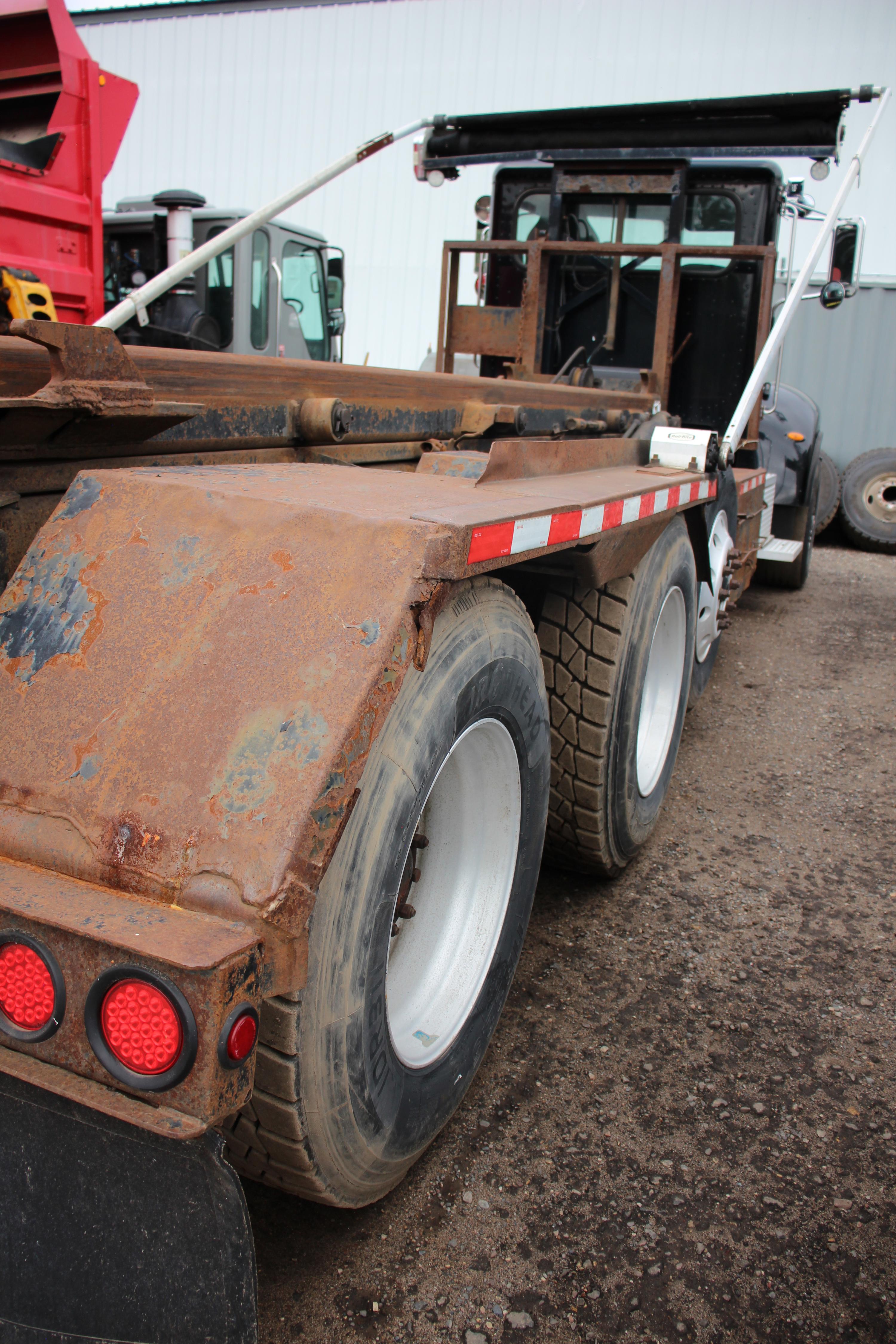 2006 Peterbilt Roll-Off - image 7