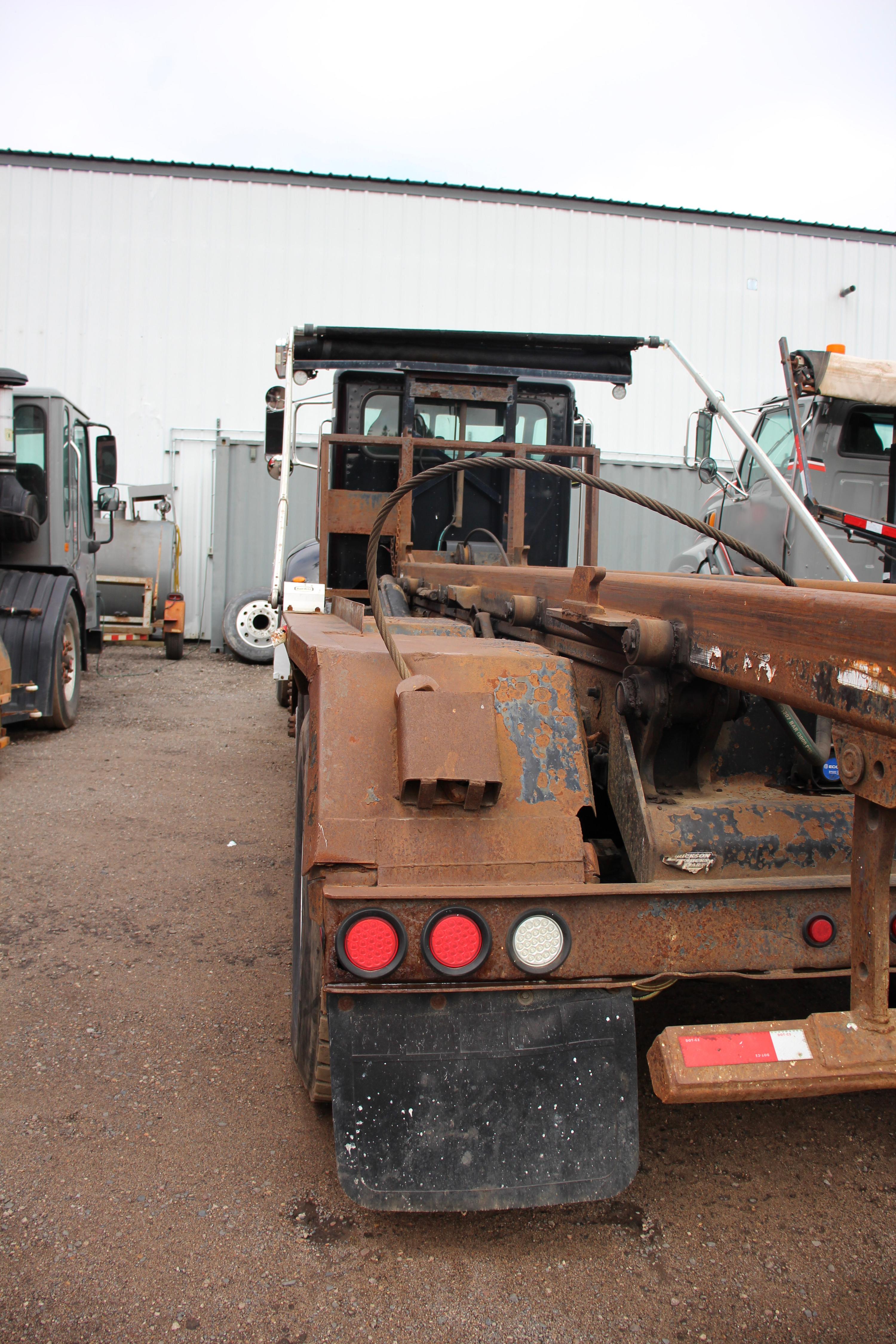 2006 Peterbilt Roll-Off - image 8