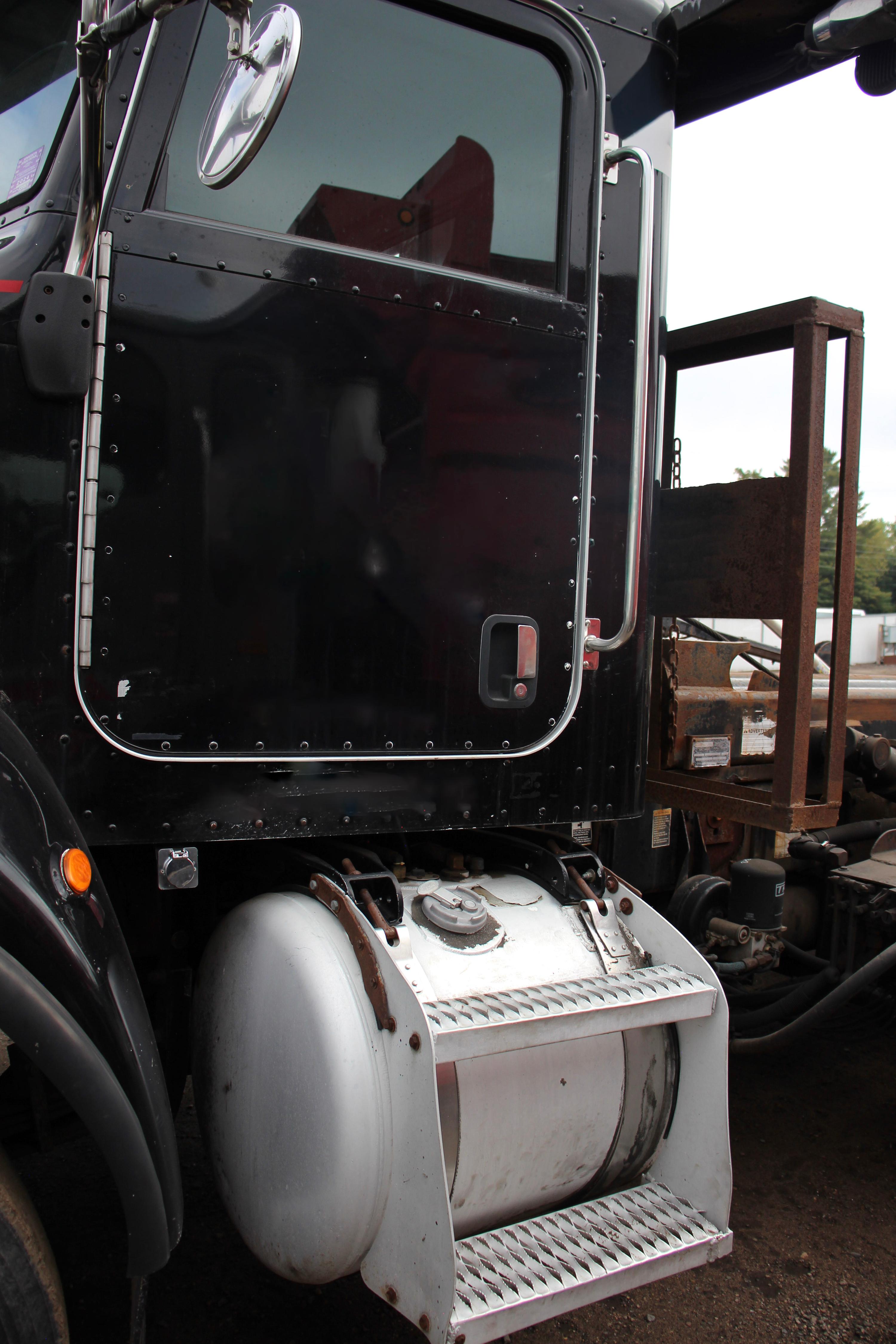 2006 Peterbilt Roll-Off - image 3