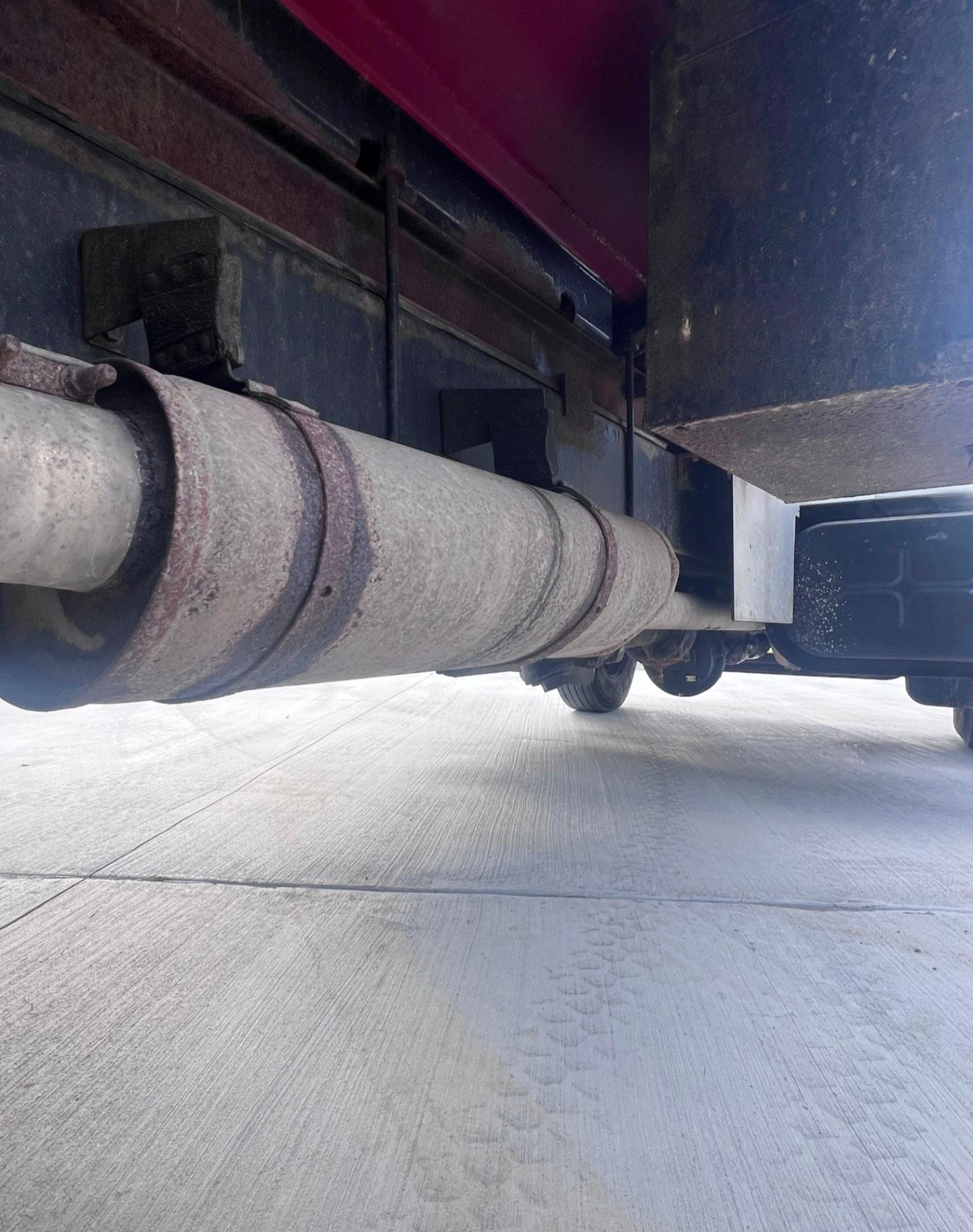 2000 International Tanker - image 11
