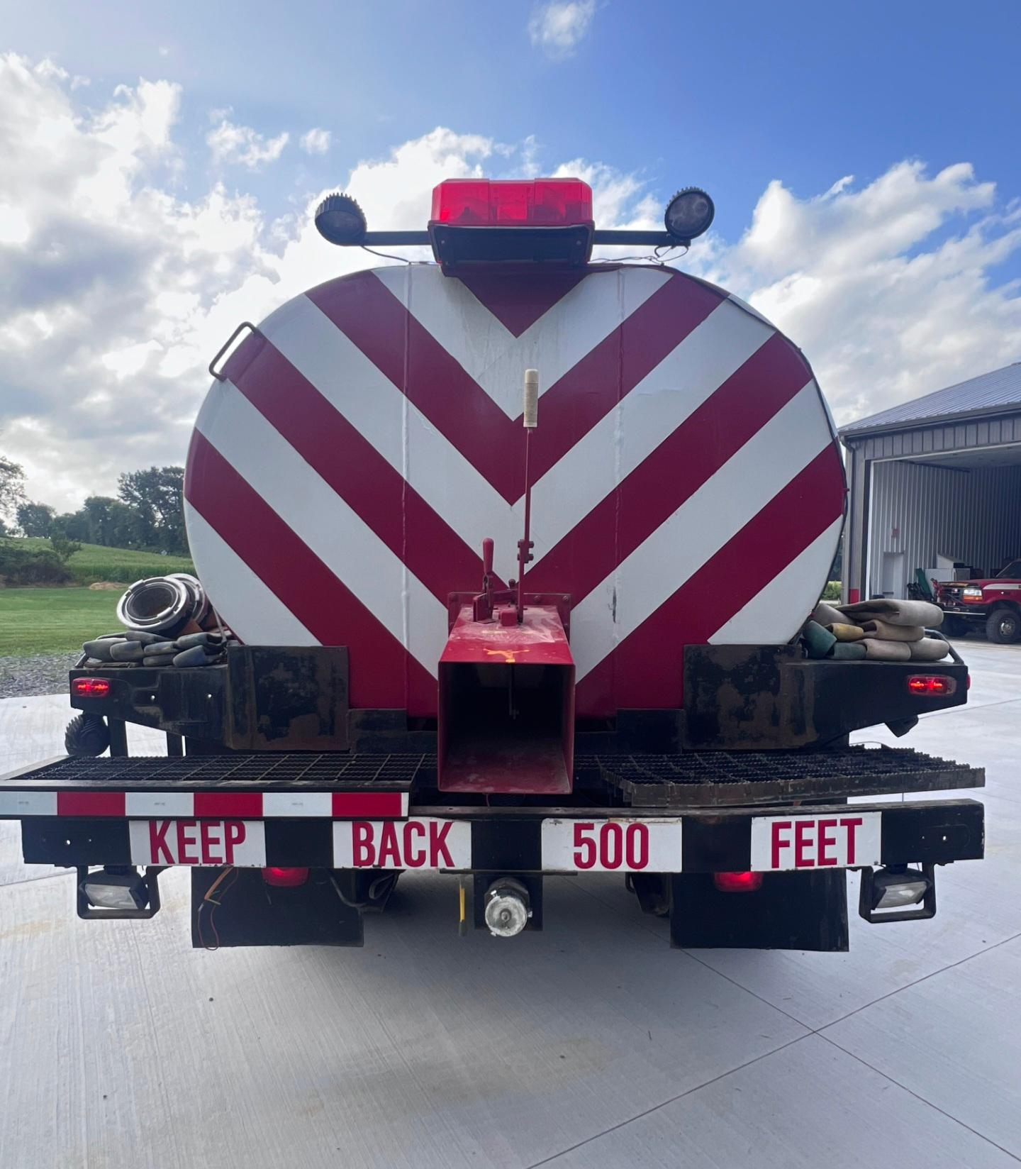 2000 International Tanker - image 4