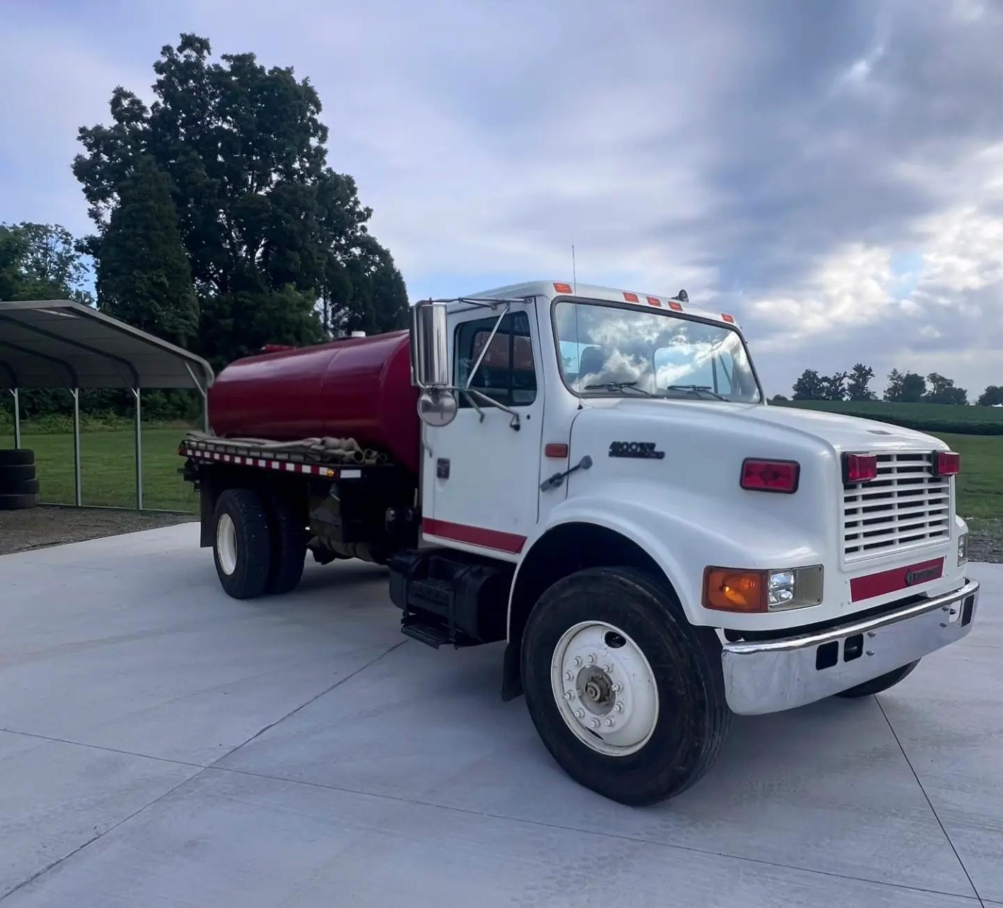 2000 International Tanker - image 2