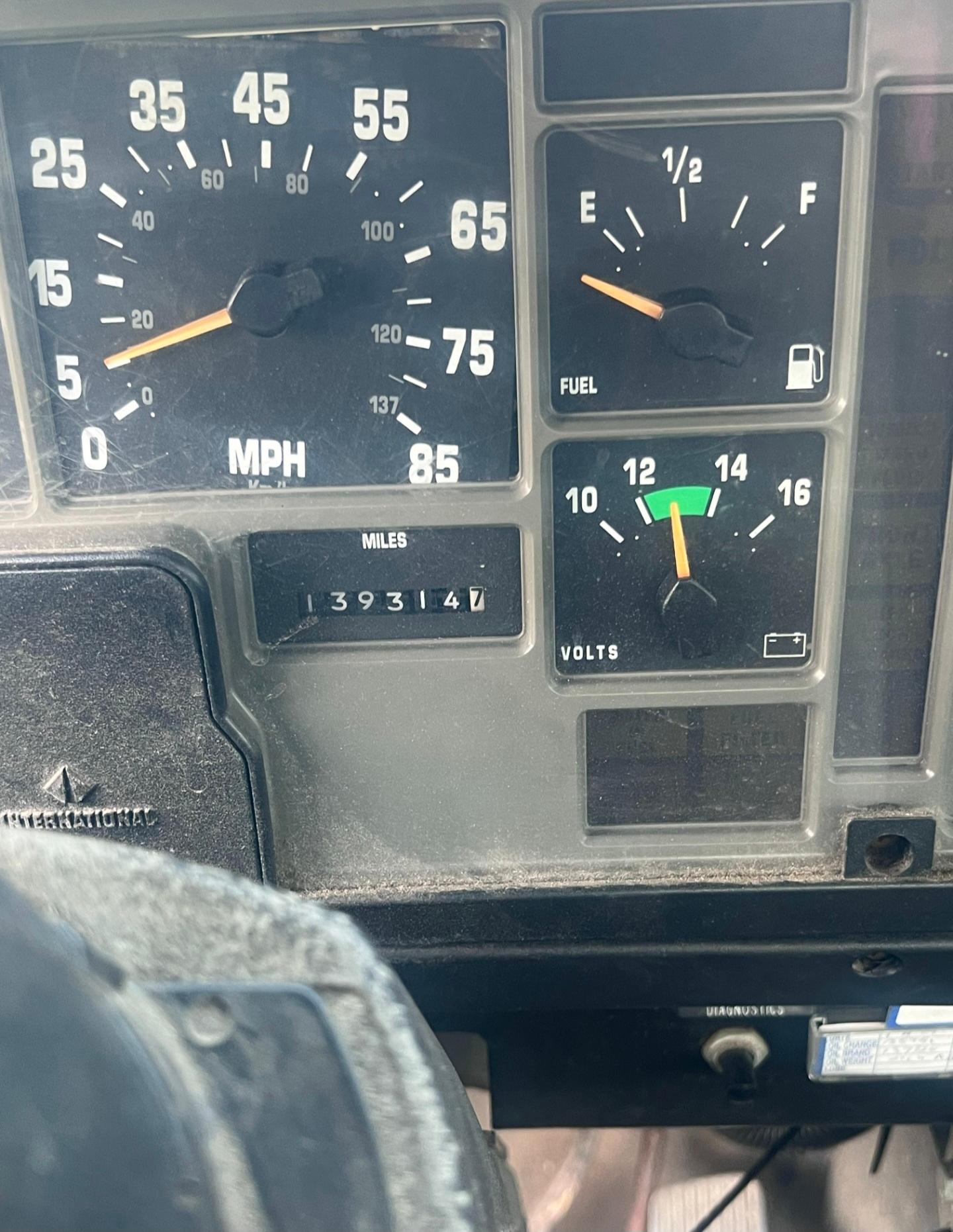 2000 International Tanker - image 8