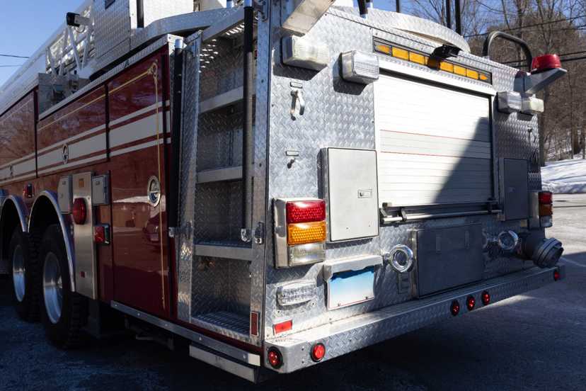 2001 Smeal HME 105' Aerial — photo 5