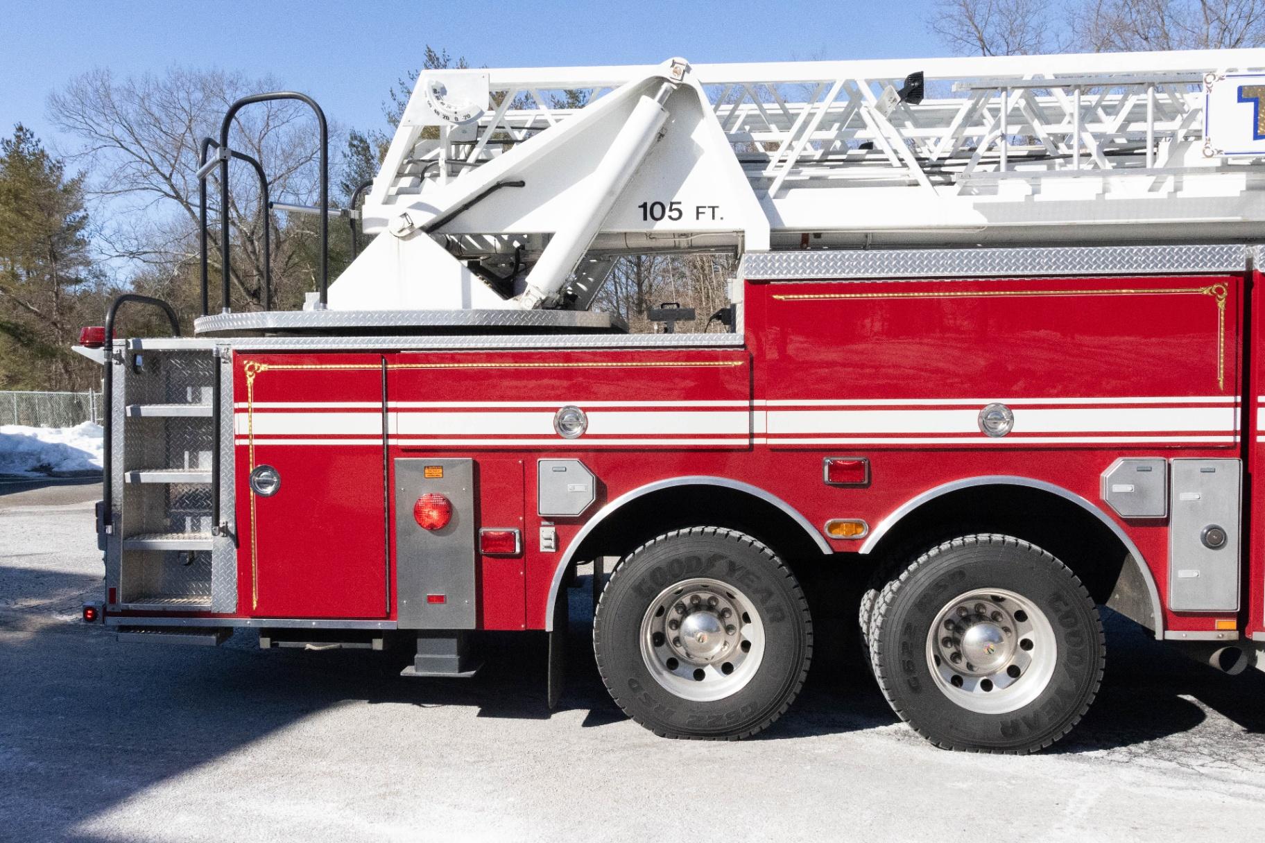 2001 Smeal HME 105' Aerial - image 23