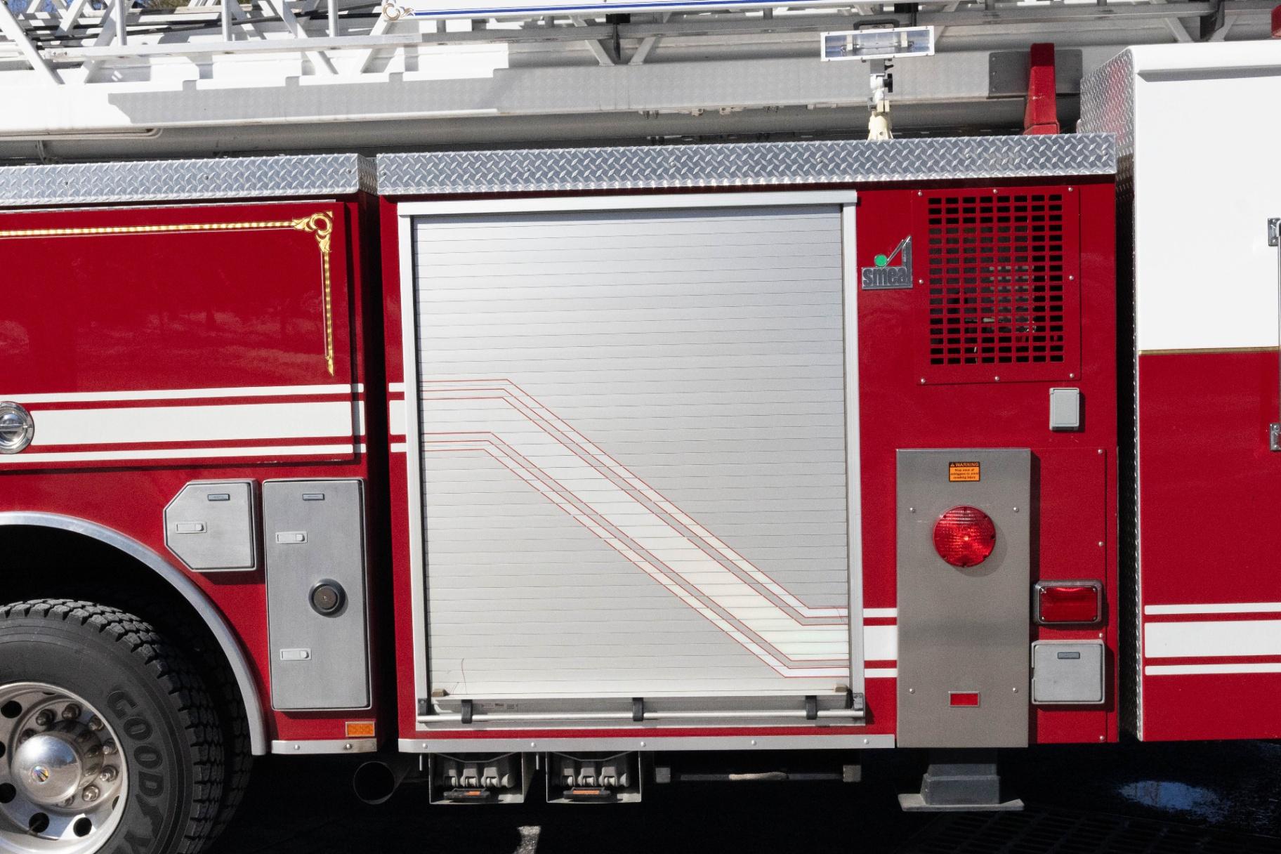 2001 Smeal HME 105' Aerial - image 22