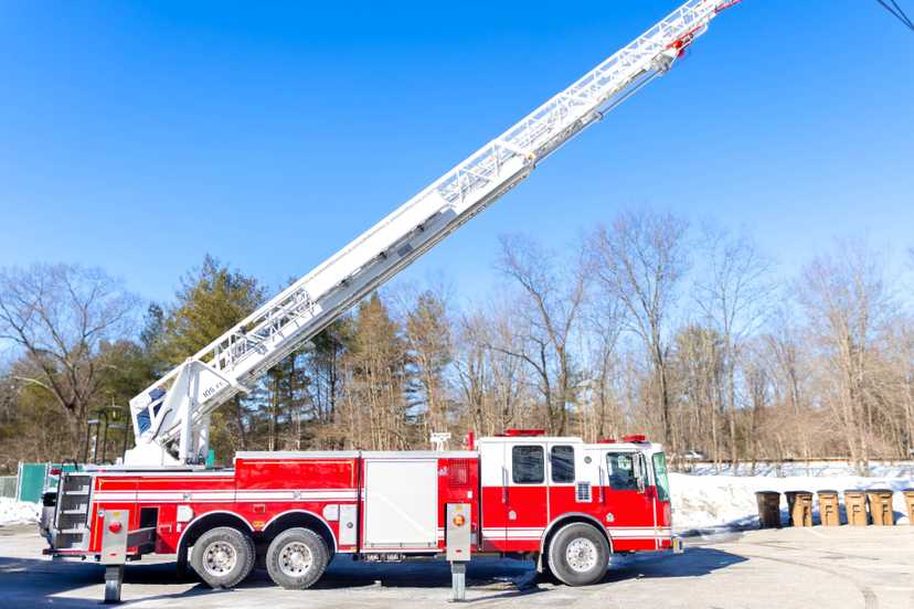2001 Smeal HME 105' Aerial — photo 7