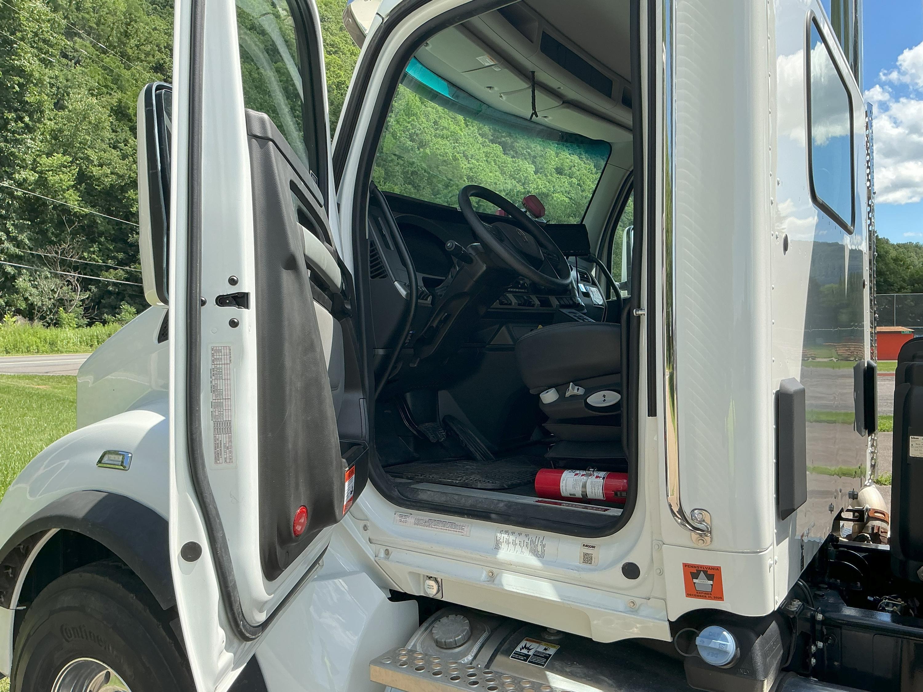 2025 Kenworth Guzzler Hydrovac - image 7
