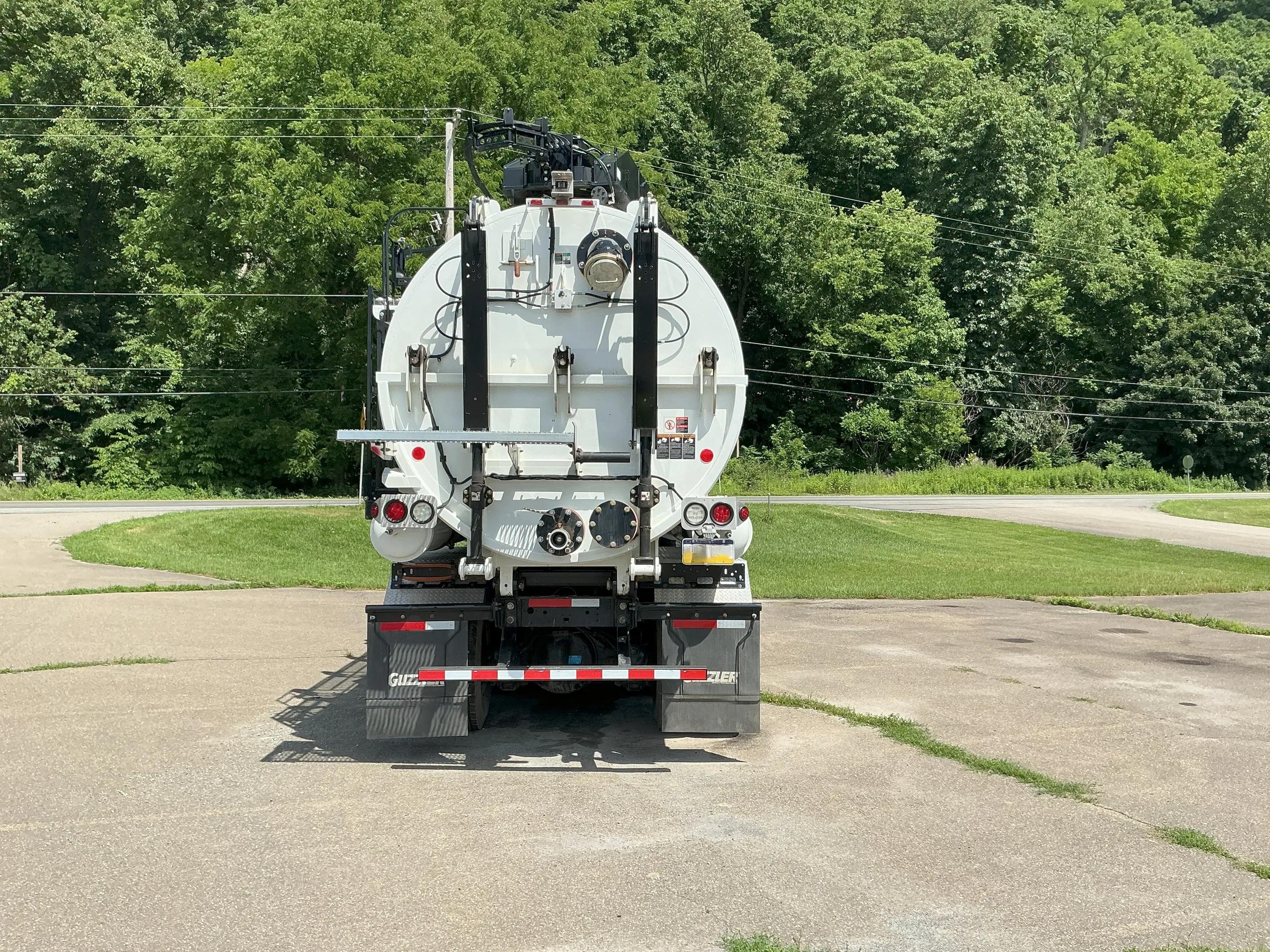 2025 Kenworth Guzzler Hydrovac - image 6