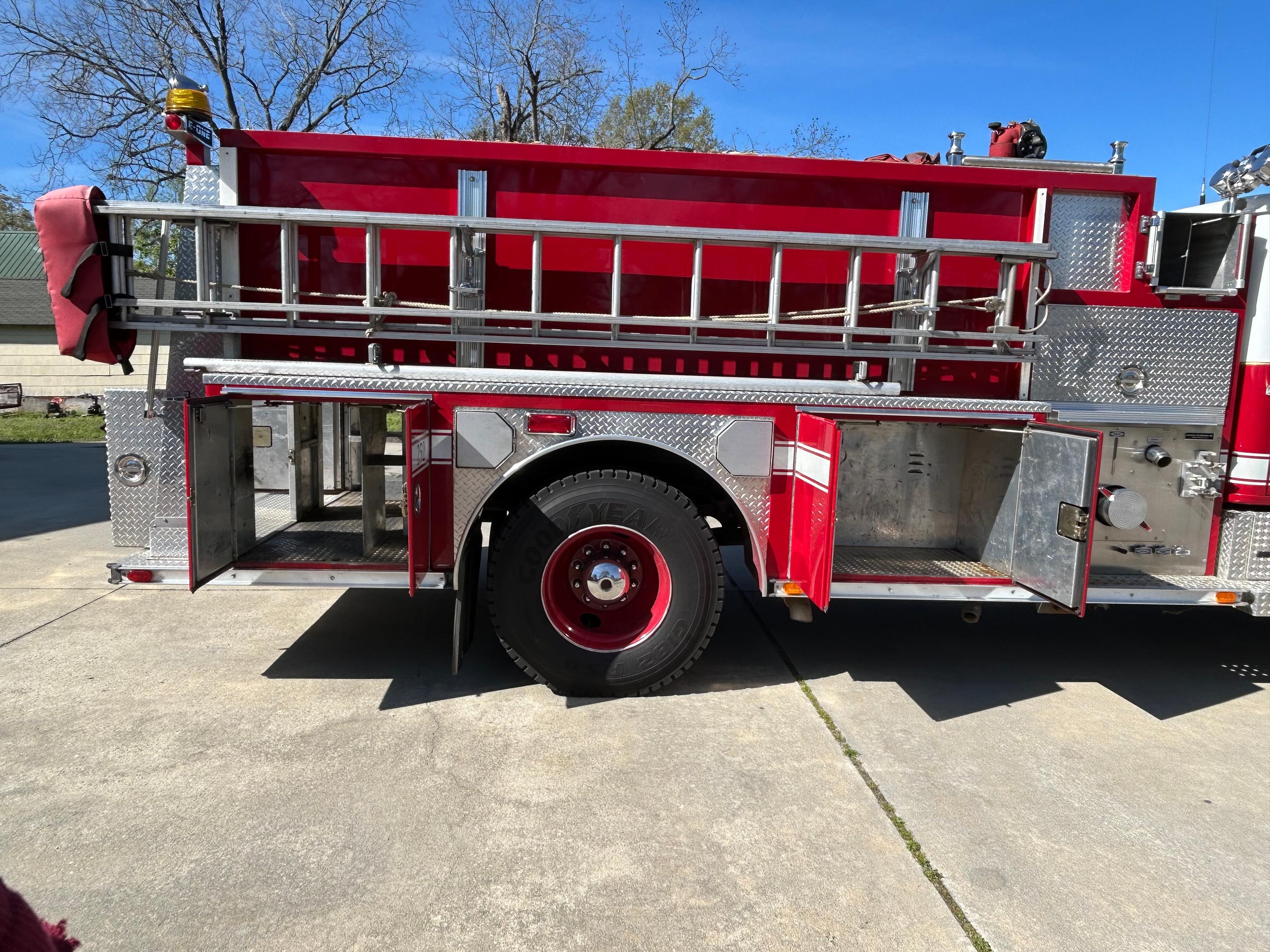 1995 E-One International Pumper - image 4